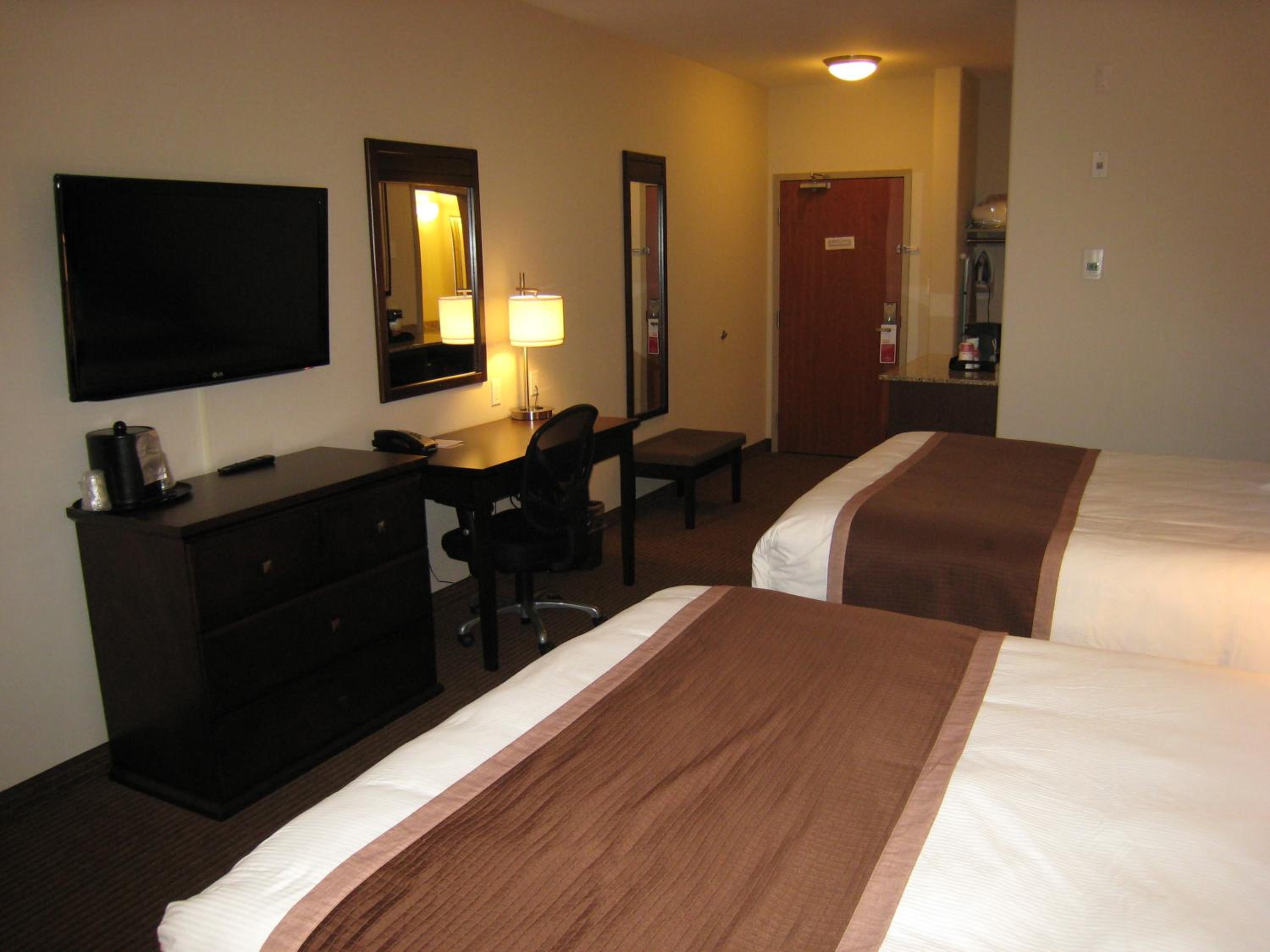 Queen Room with Two Queen Beds - Non-Smoking - Photo 5