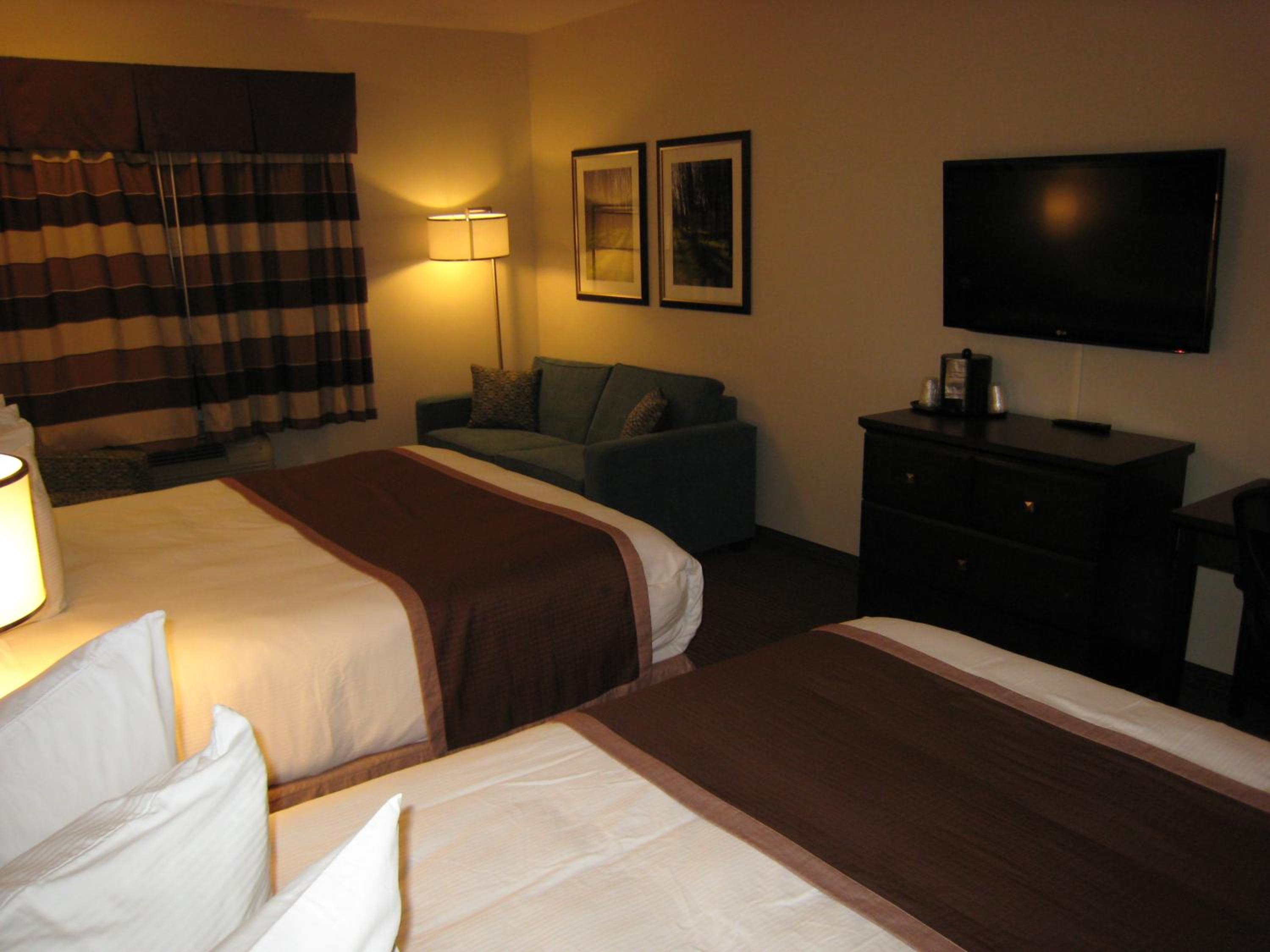 Deluxe Queen Room with Two Queen Beds - Non-Smoking - Photo 4