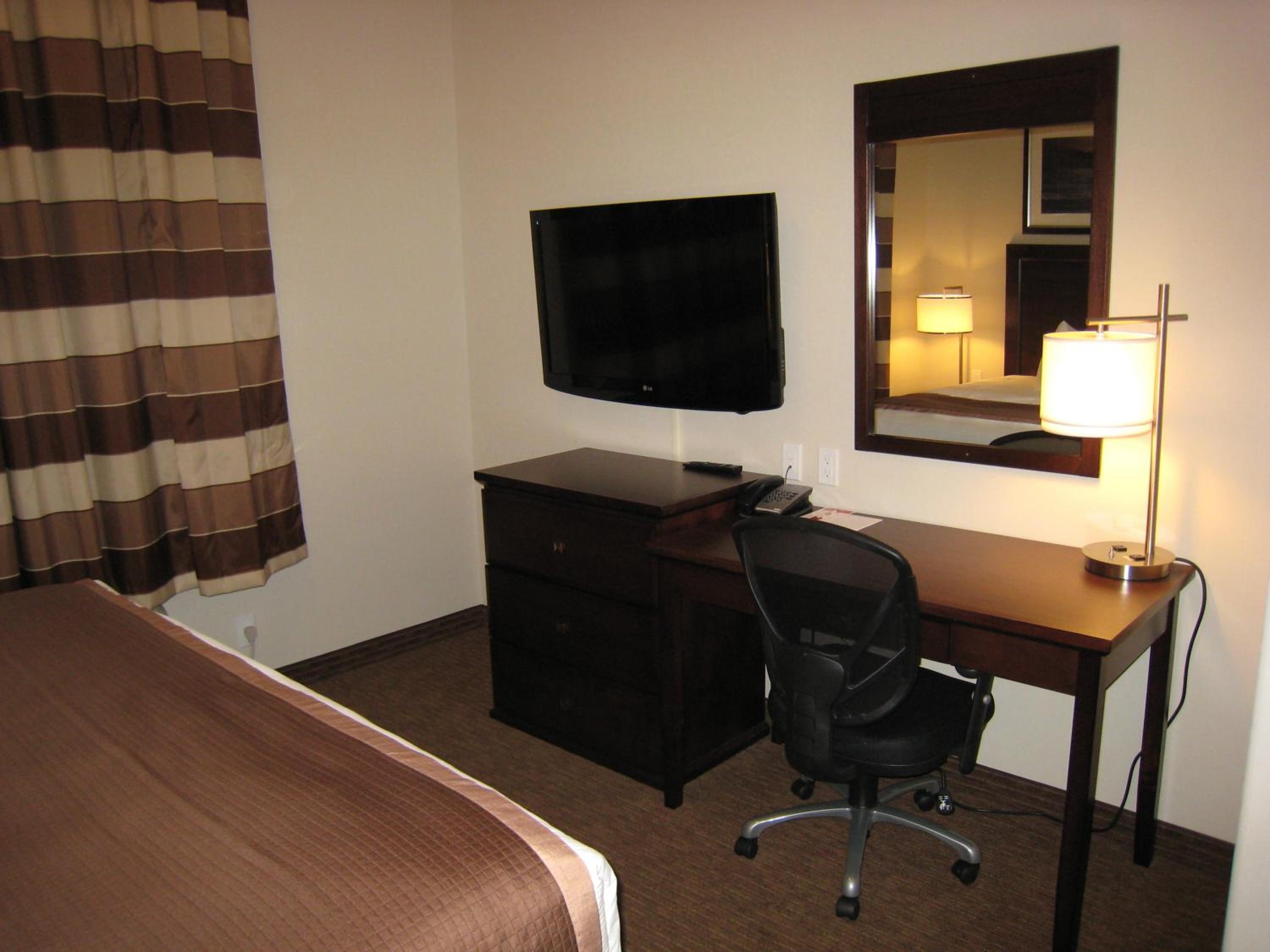 Queen Room with Two Queen Beds - Non-Smoking - Photo 6