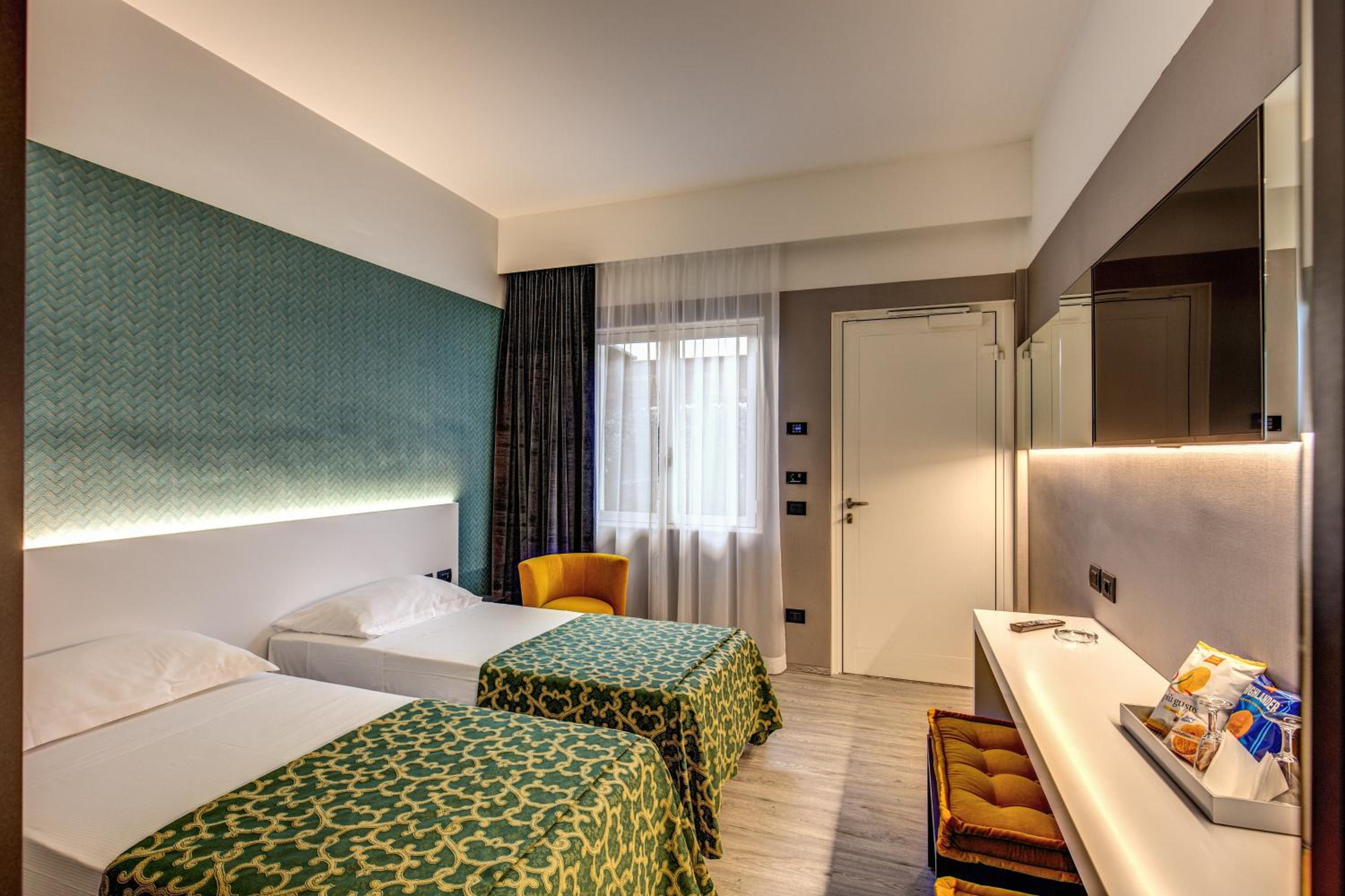 Deluxe Twin Room photo 2