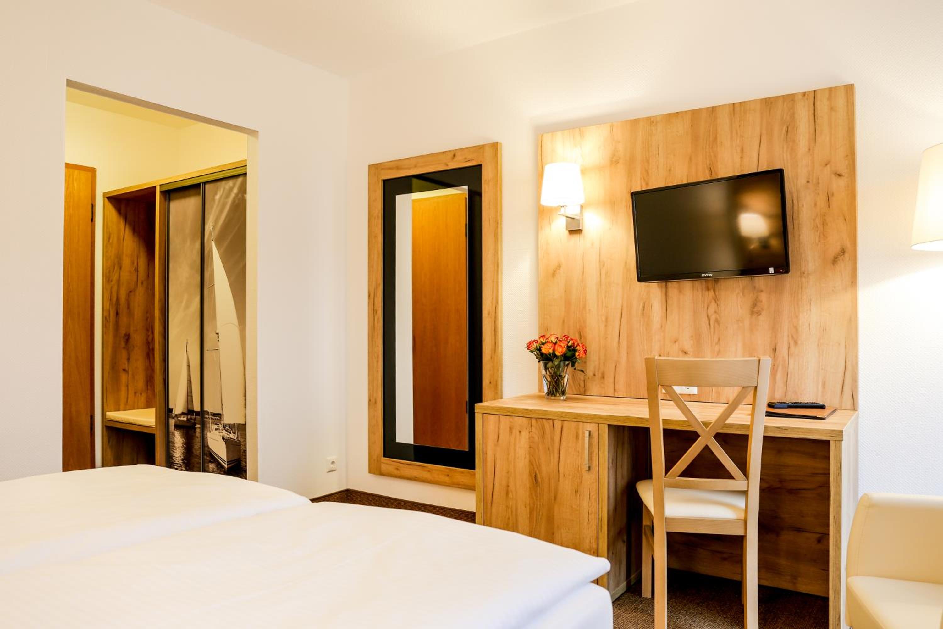 Double Room (1 Adult) - Photo 7