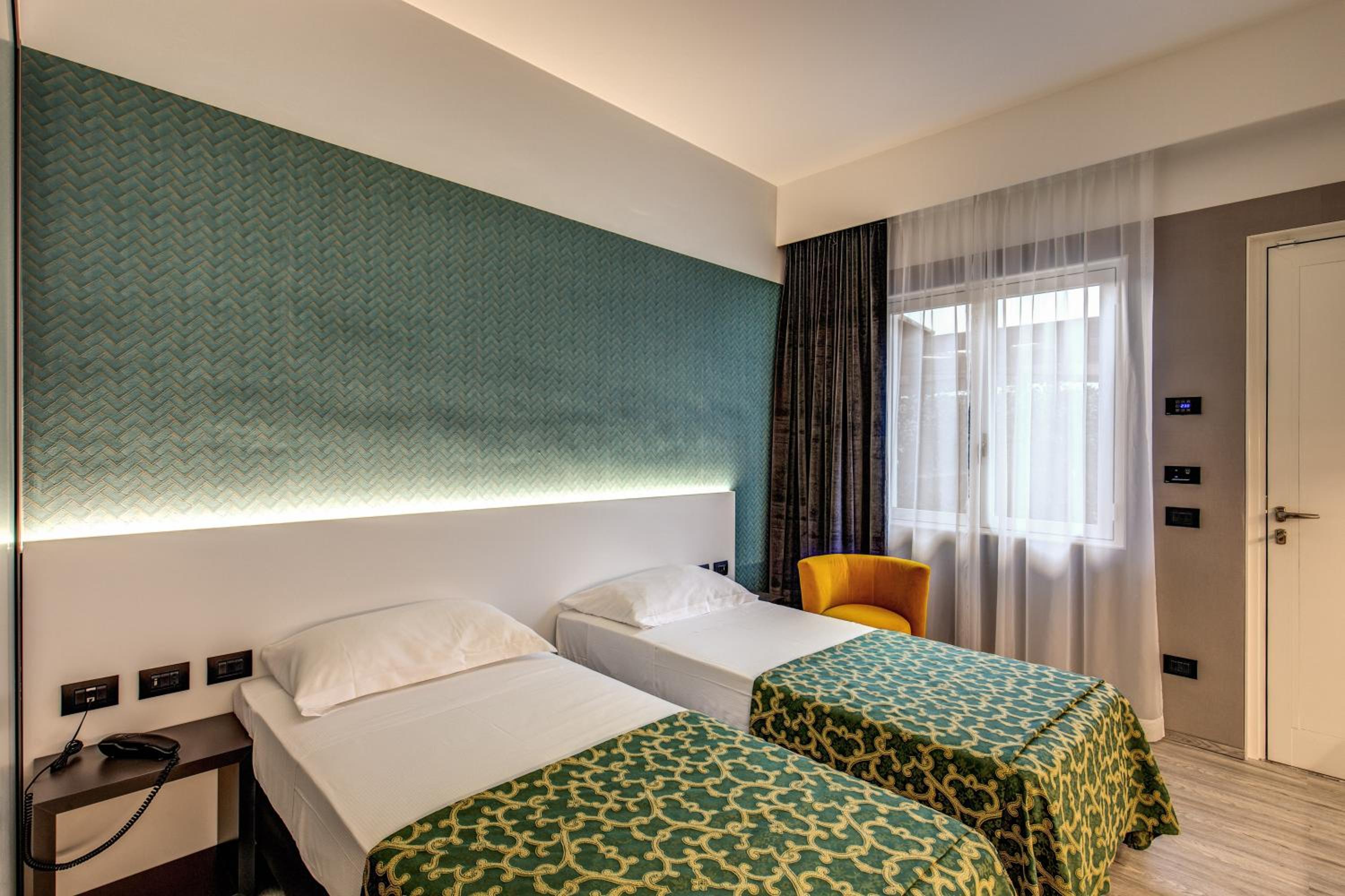 Deluxe Twin Room photo 3