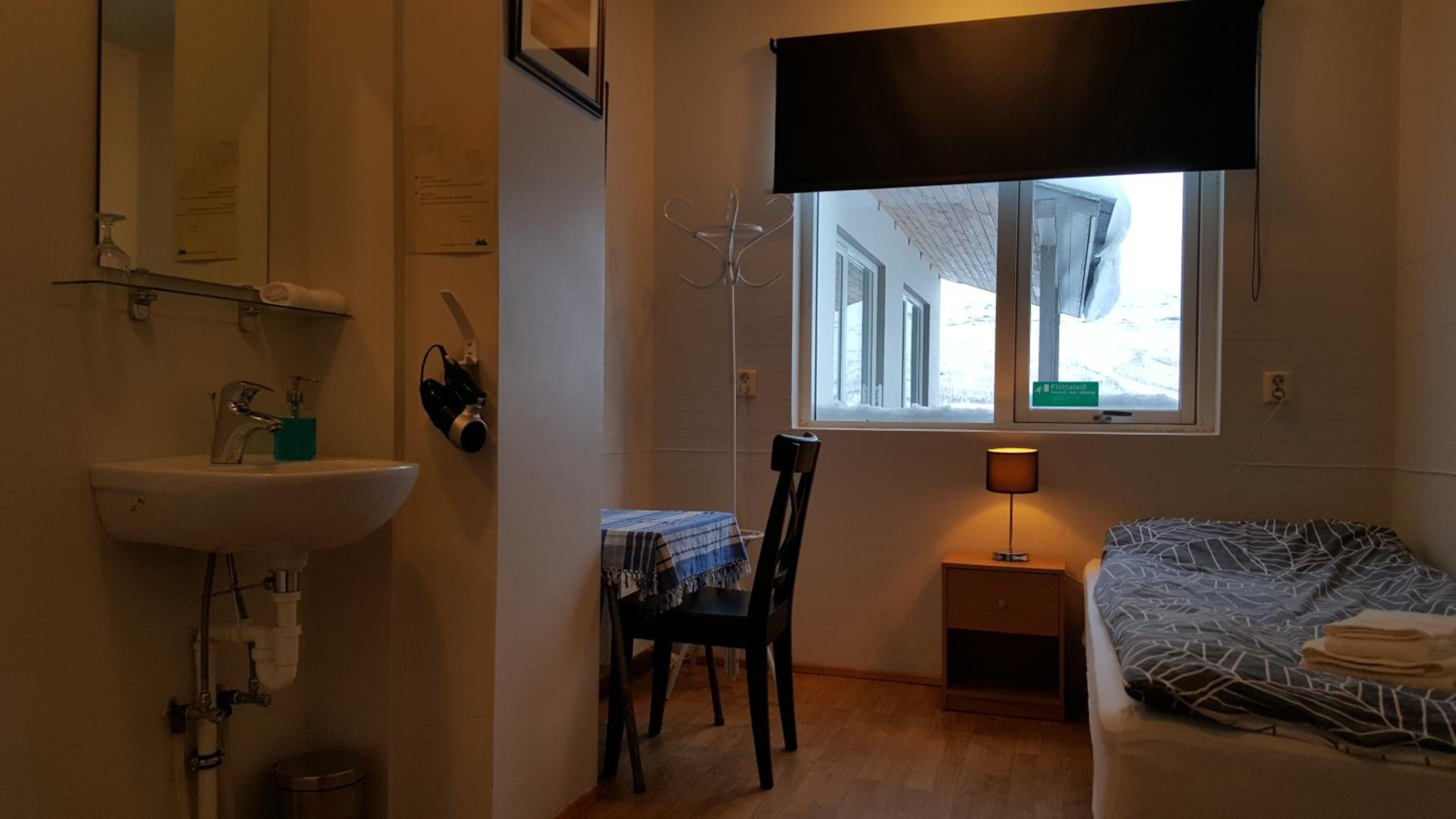 Single Room with Shared Bathroom photo 2