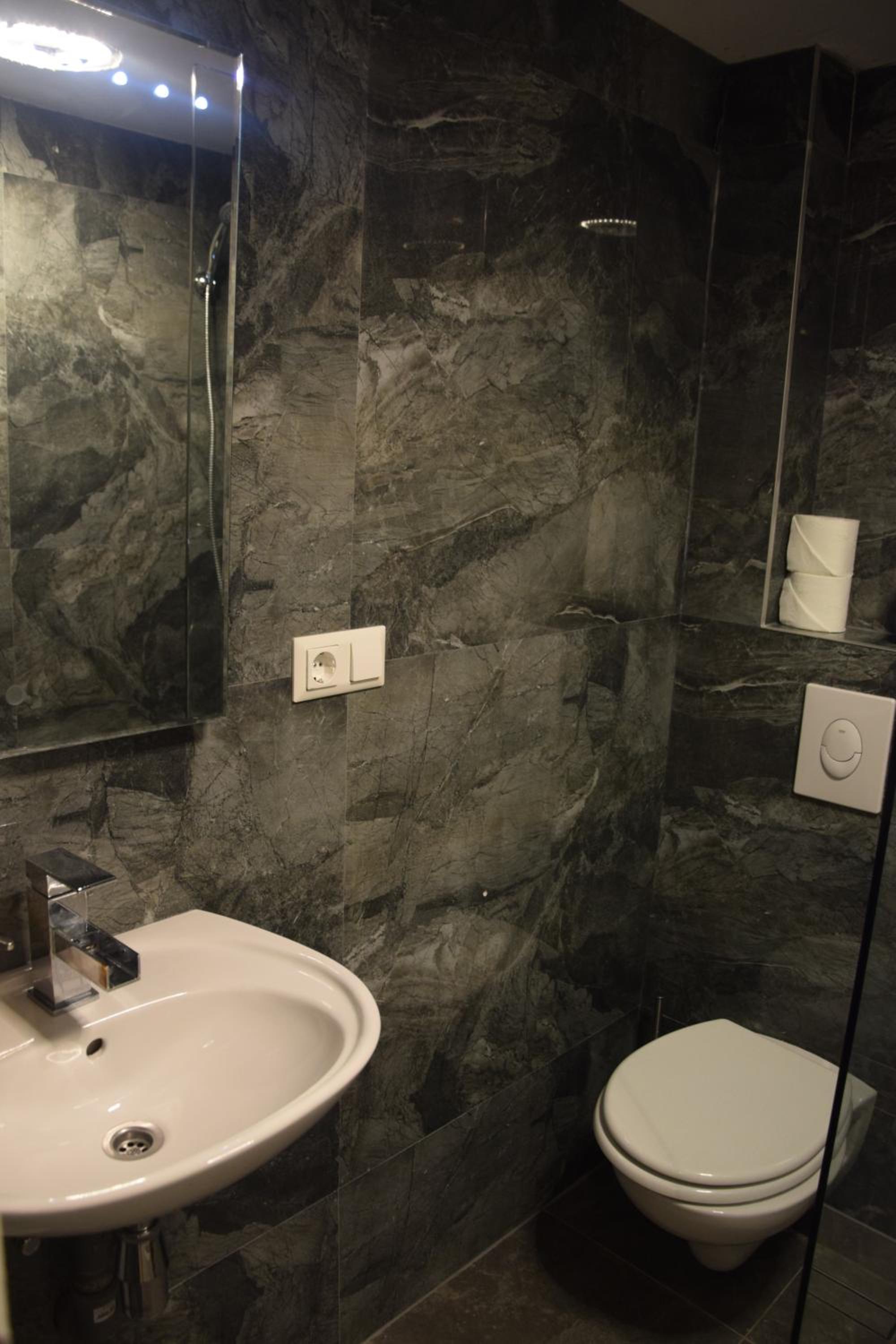 [2] Kudamm unique holiday & business apartment photo 3