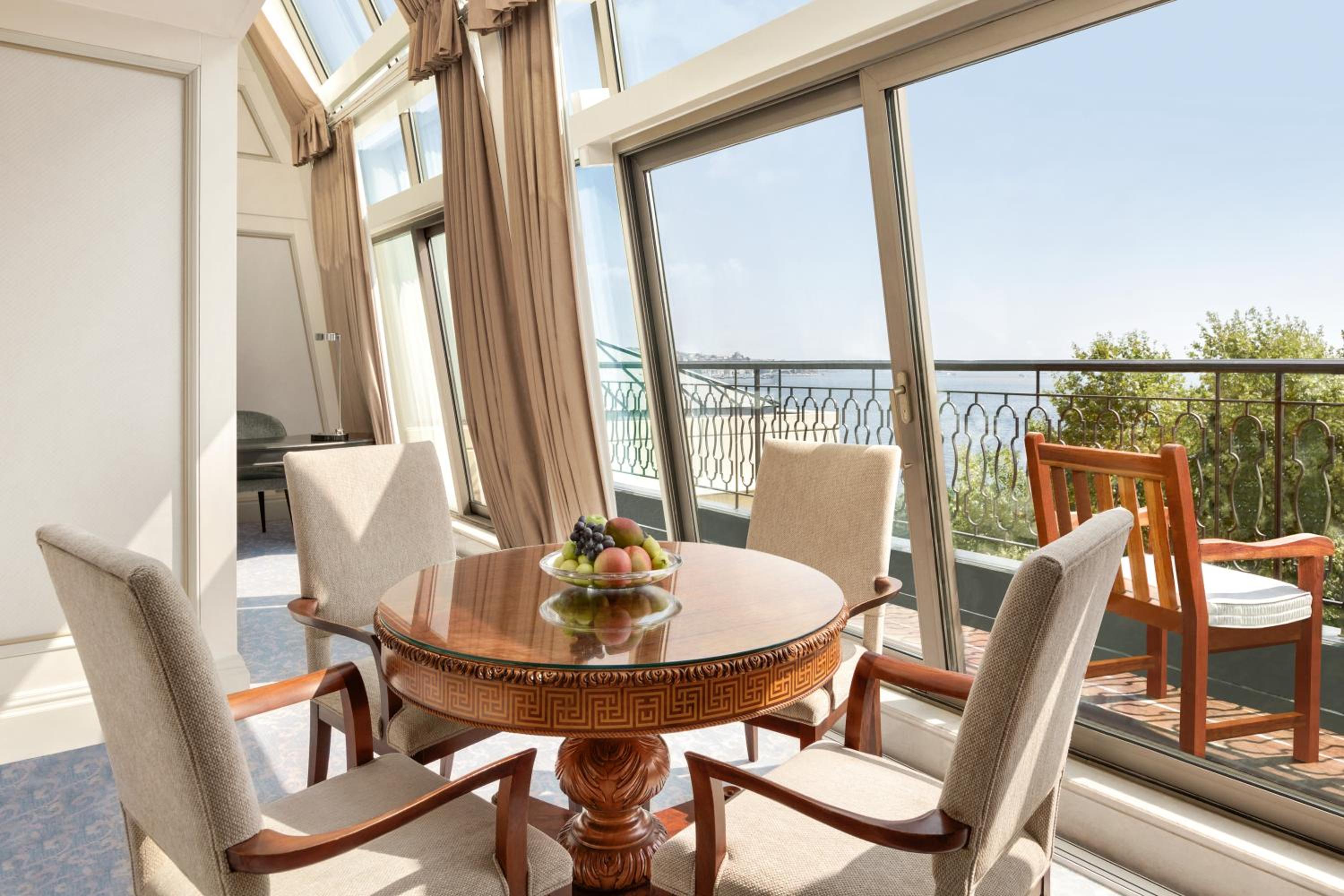 Bosphorus Duplex Suite with exclusive Horizon privileges