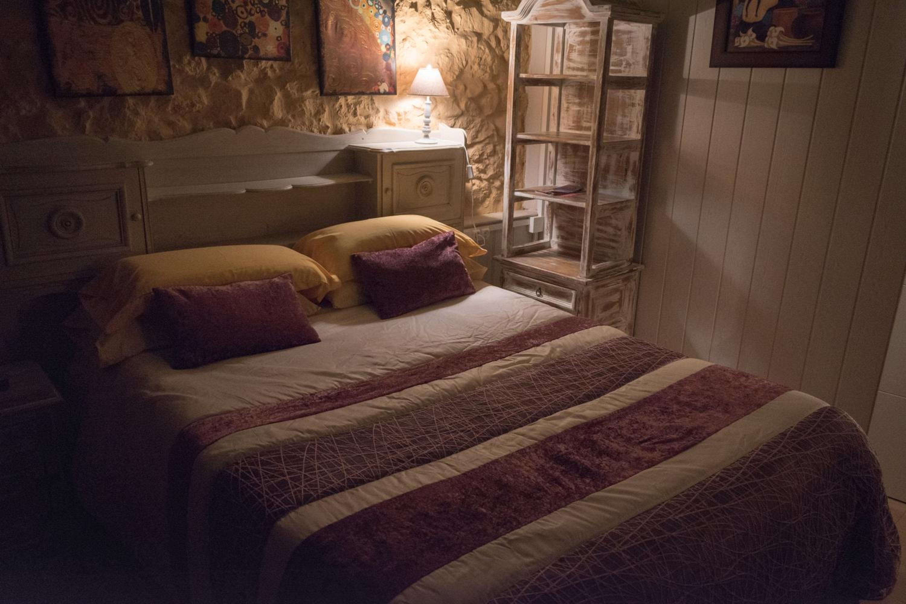 Deluxe Double Room (2 Adults + 1 Child)