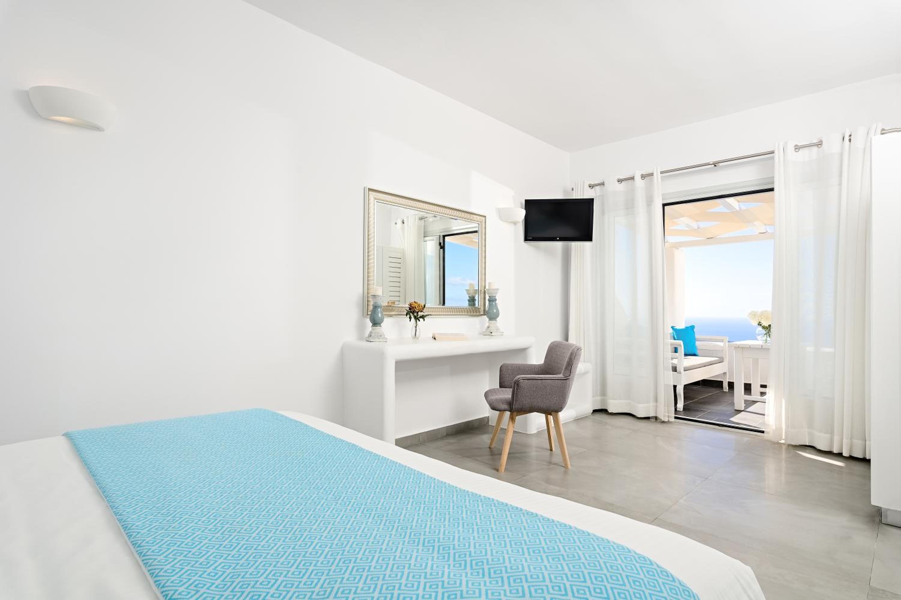 Superior Suite with Caldera View - Photo 9