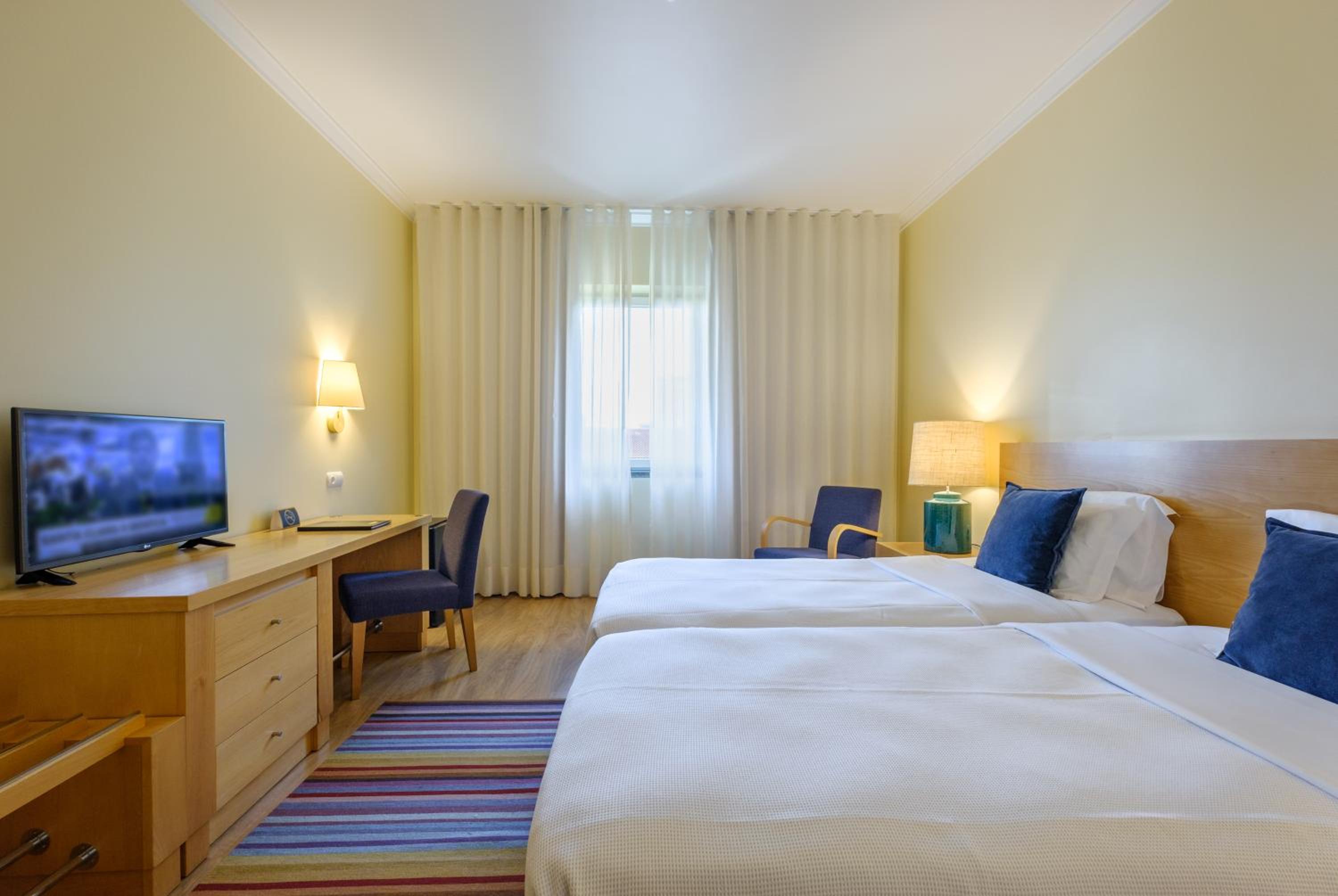 Double or Twin Room - Photo 3