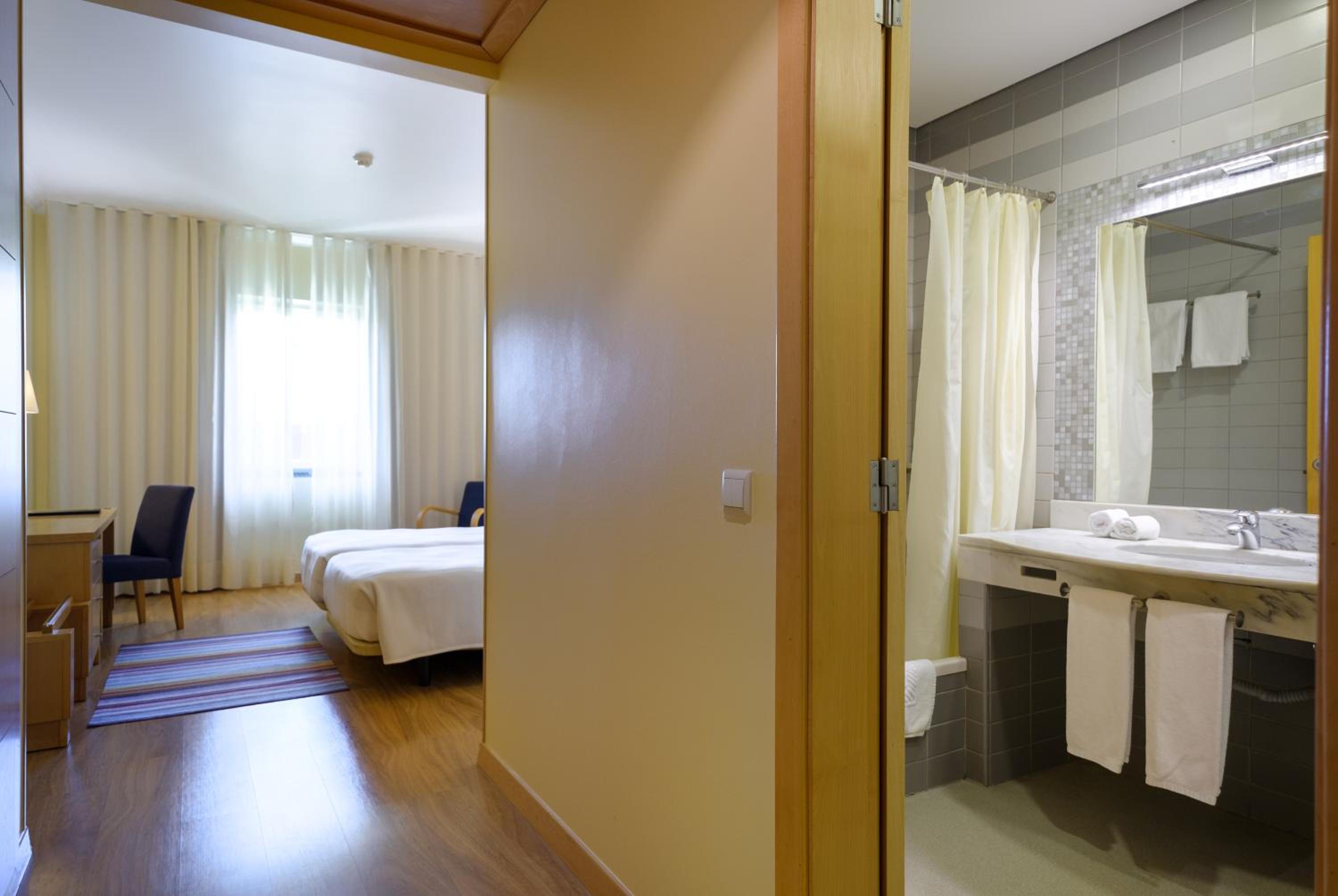 Double or Twin Room - Photo 7