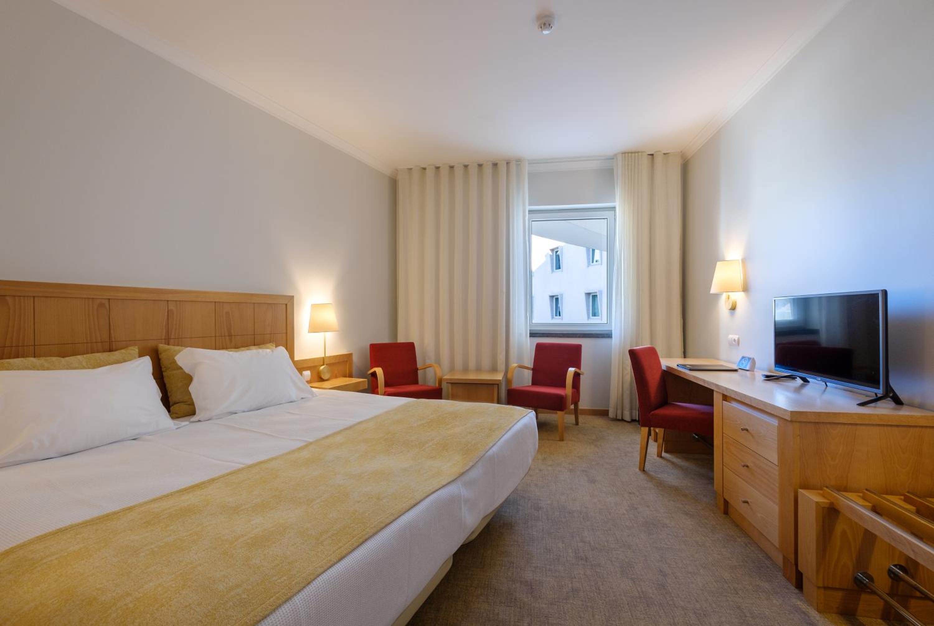 Double or Twin Room - Photo 5