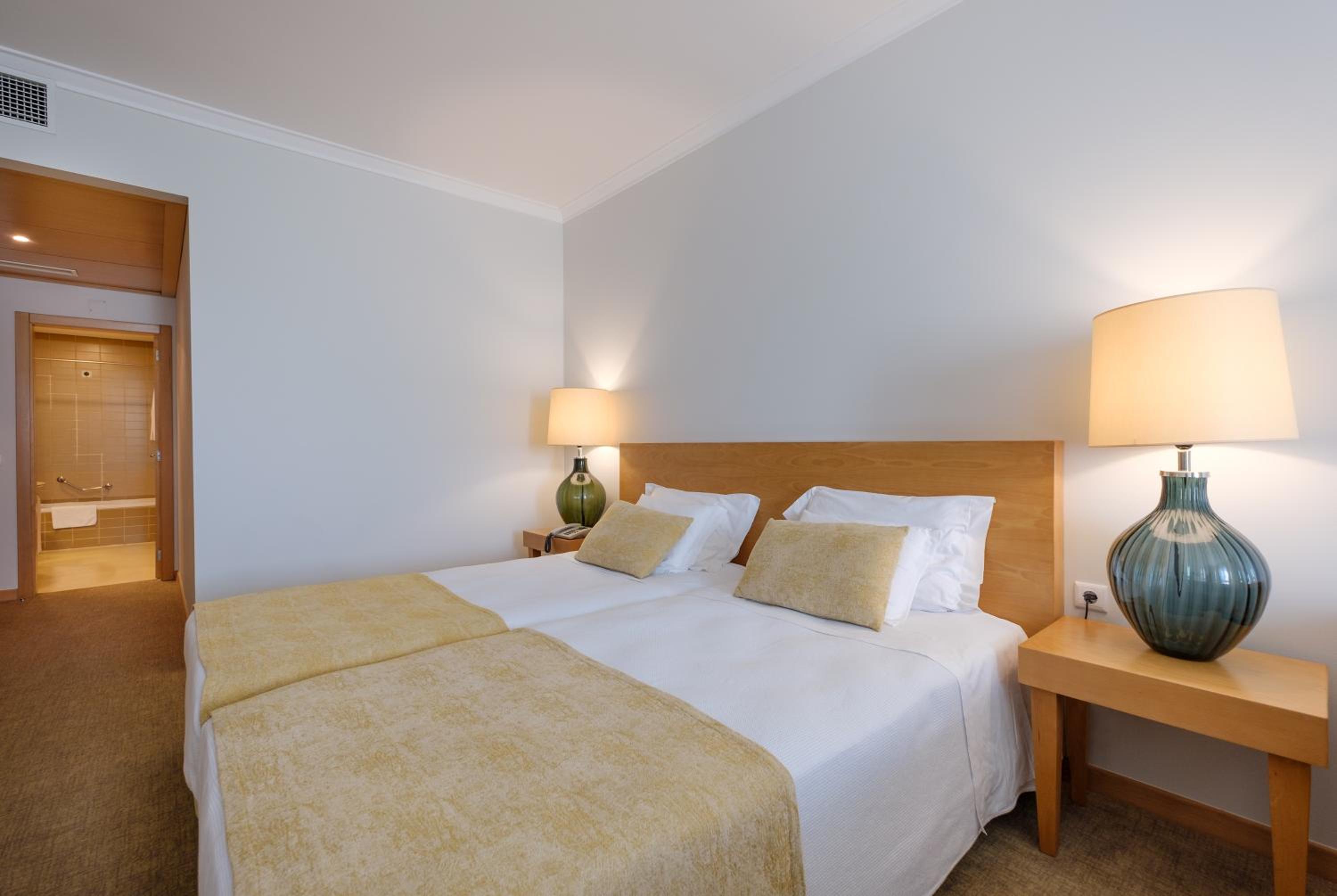 Double or Twin Room - Photo 8