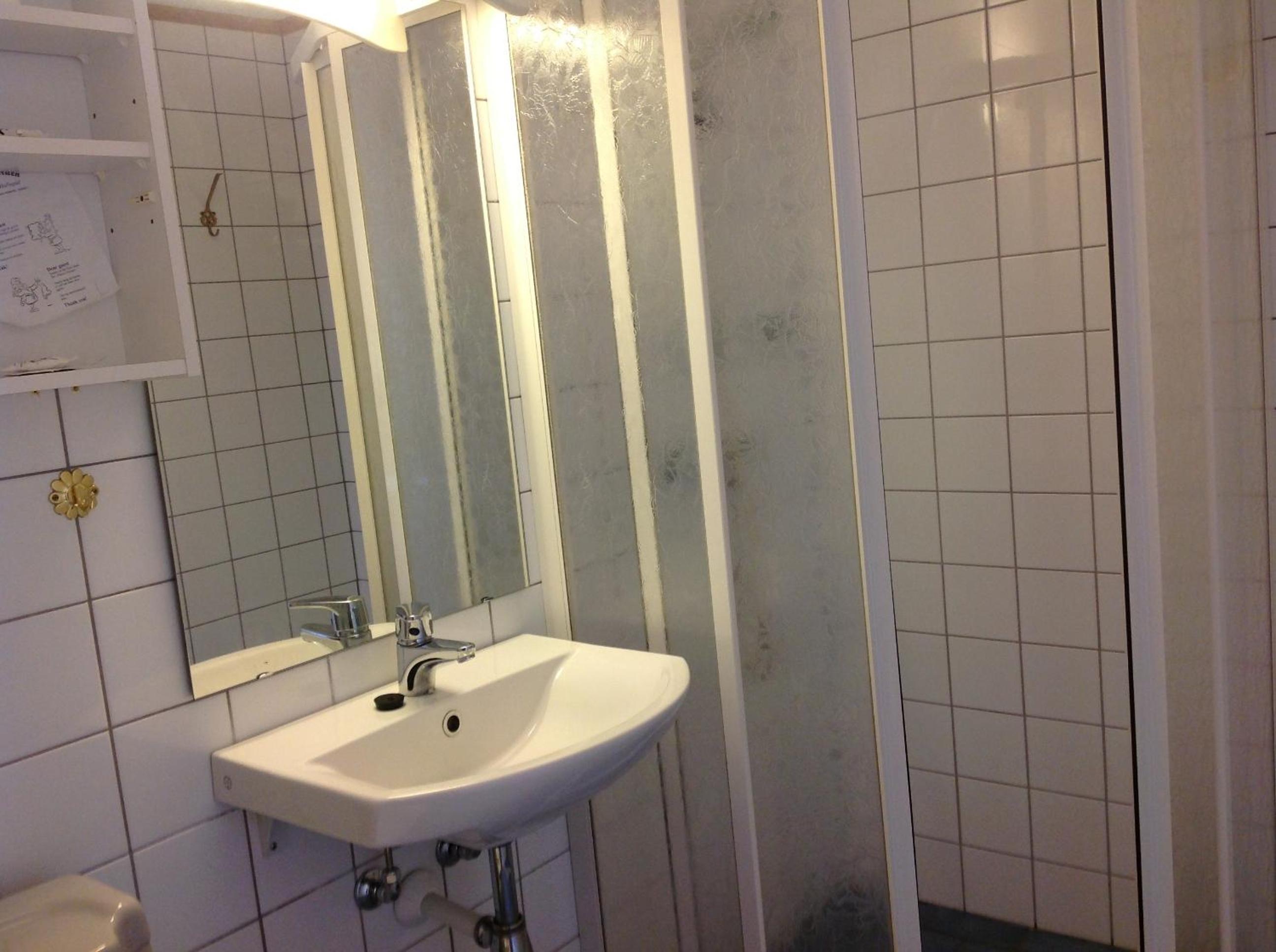 Double or Twin Room - Photo 5