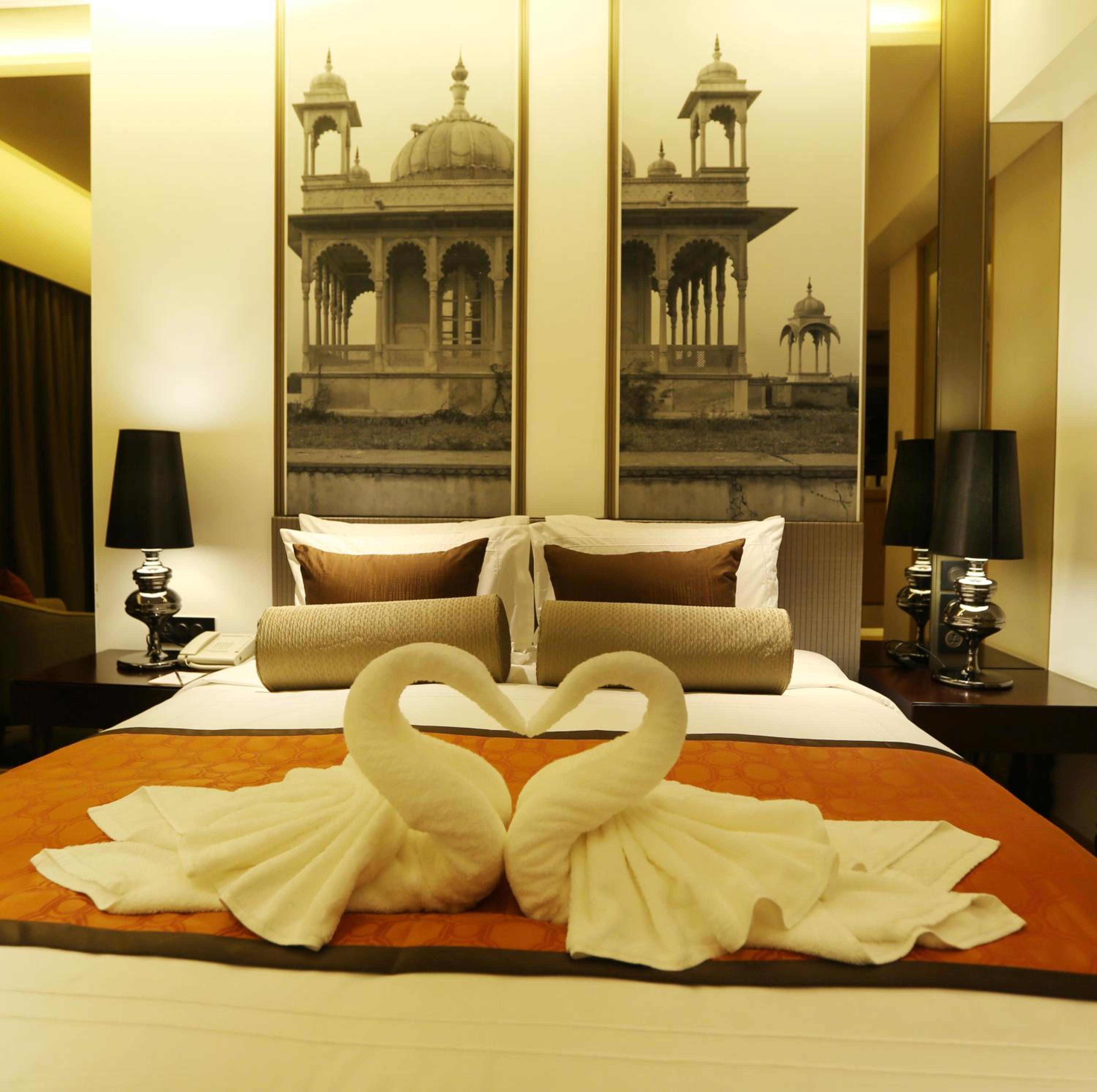 Deluxe King Room - 15% off on One-way Airport Transfers, Spa, Food & Beverage & Laundry