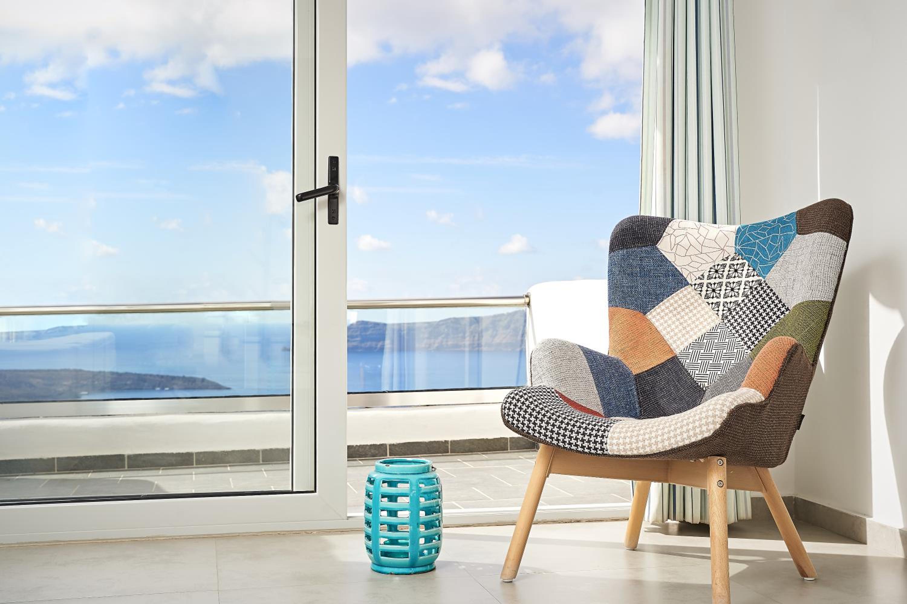 Junior Suite with Caldera View - Photo 3