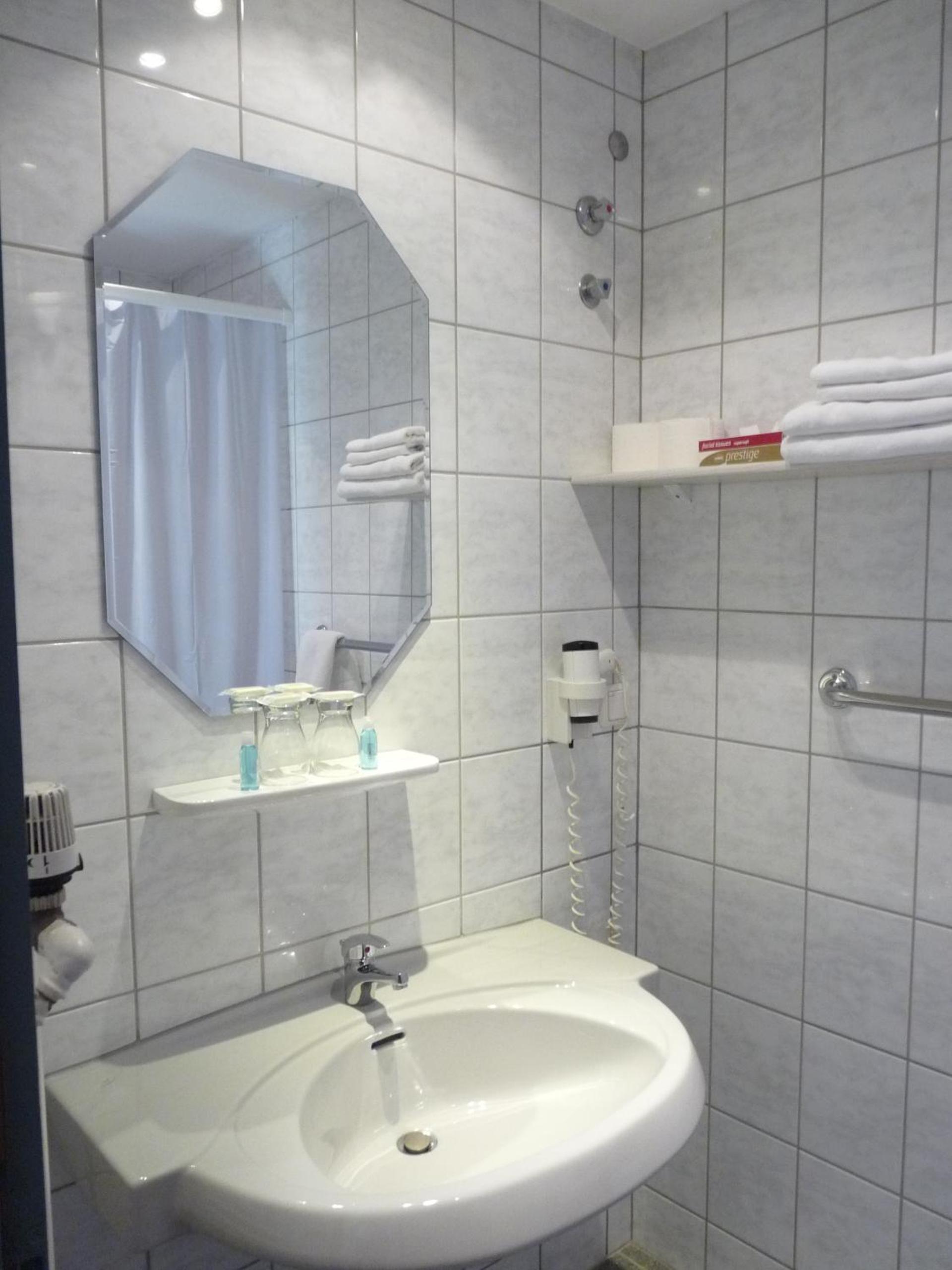 Double Room - Photo 7