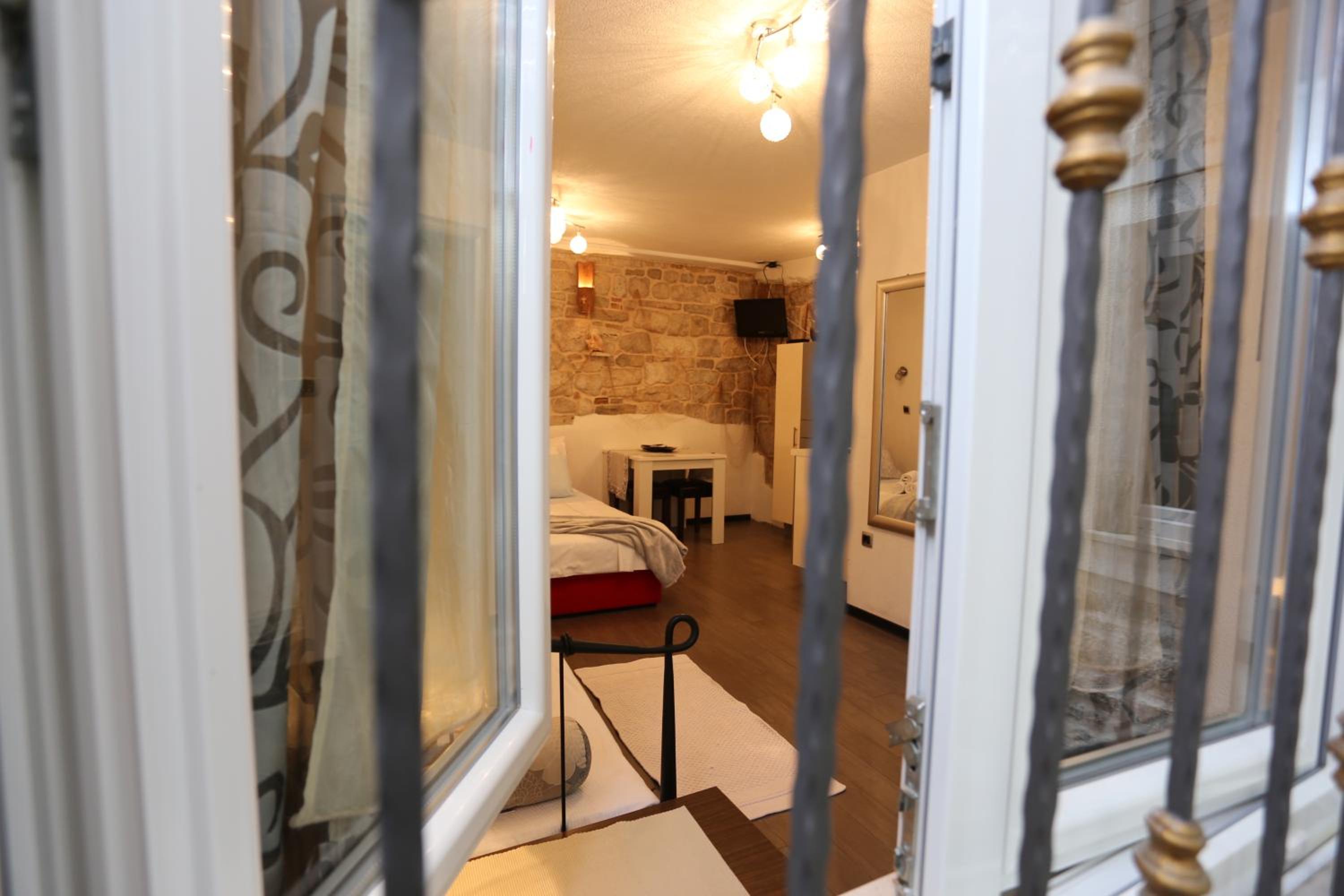 Studio Apartment photo 2