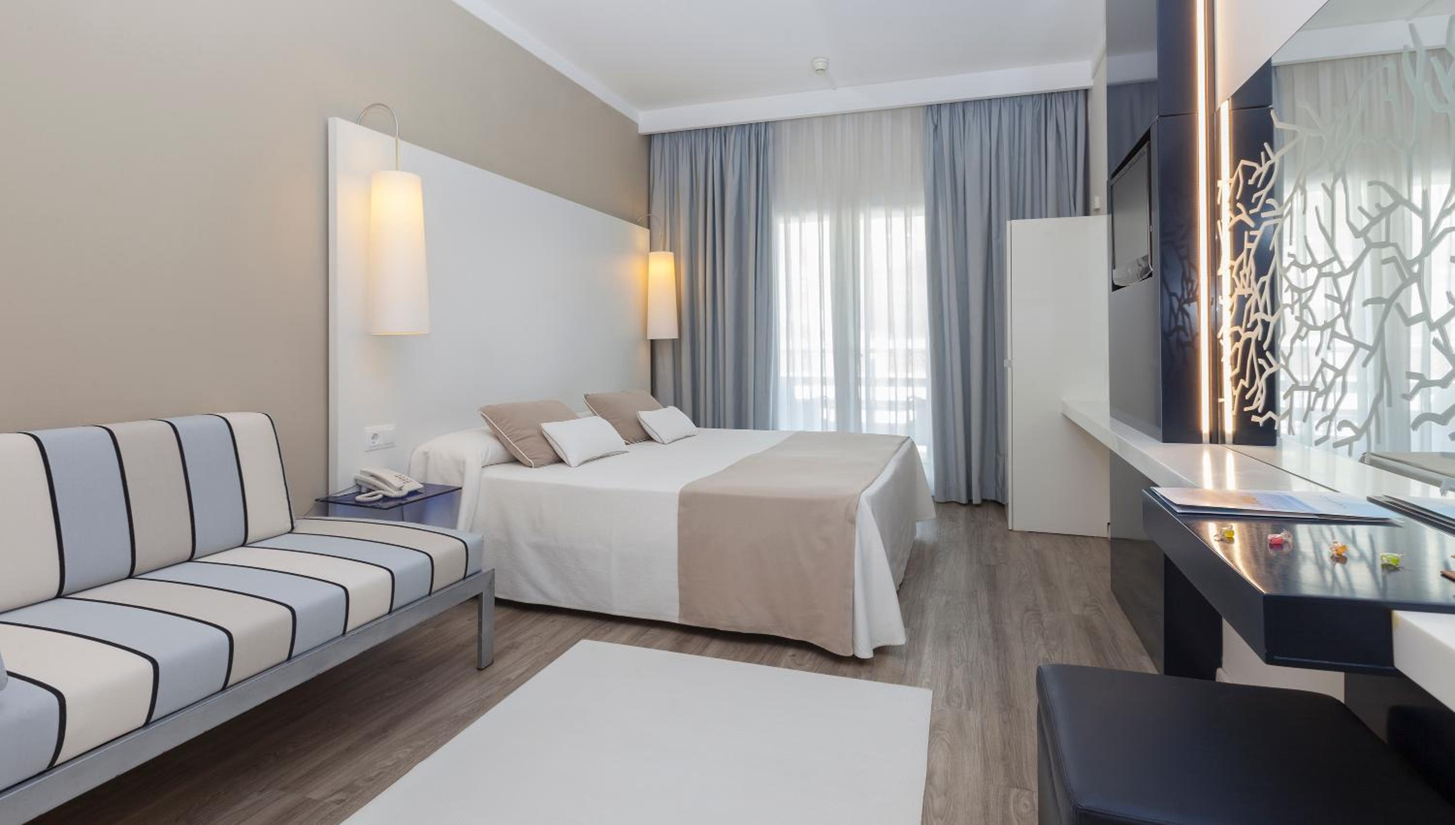 Standard Double or Twin Room - Photo 1