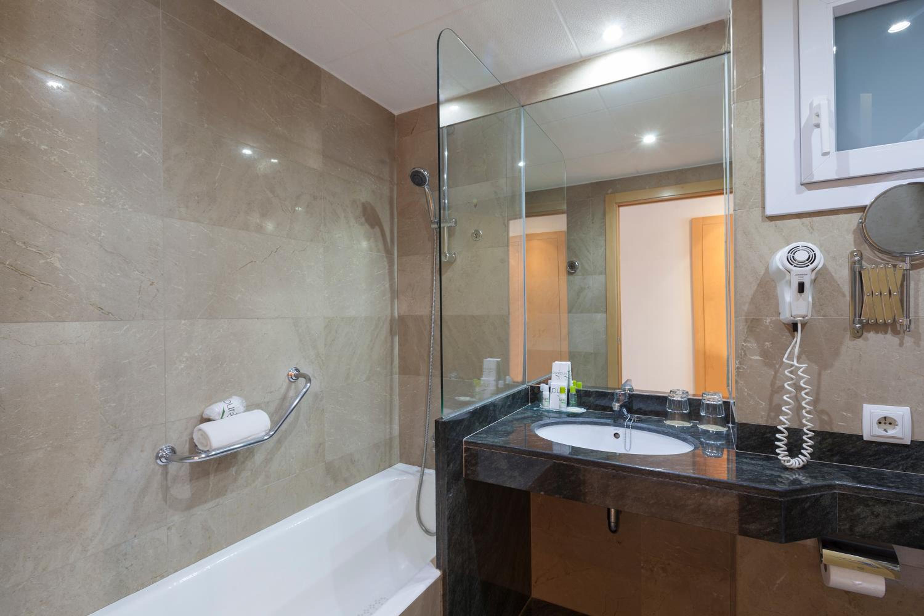 Triple Room with Sea View (2 Adults + 1 Child) photo 3