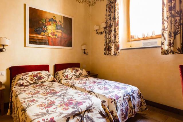 Double or Twin Room photo 3