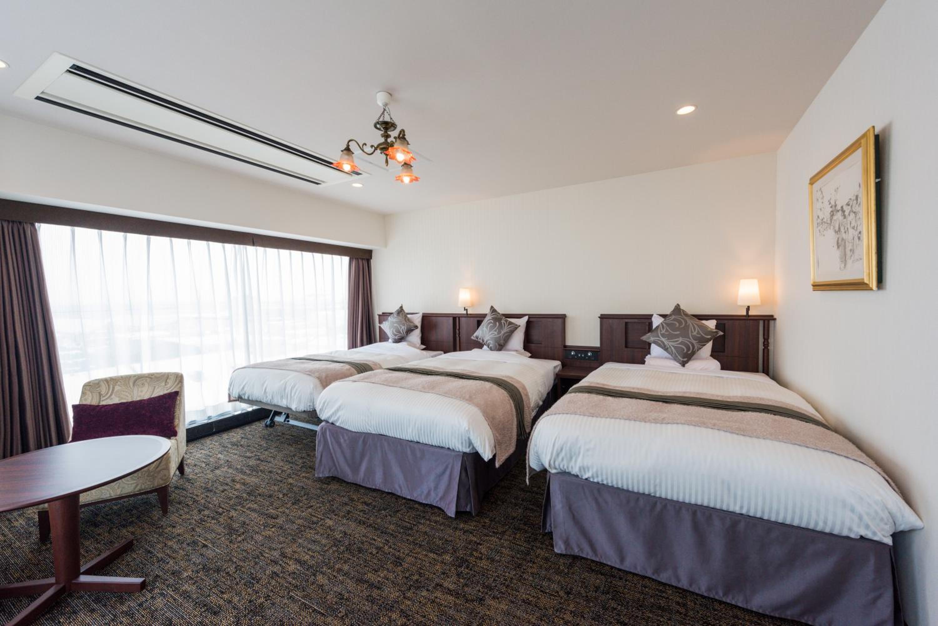 Large Twin Room C - Non-Smoking photo 2