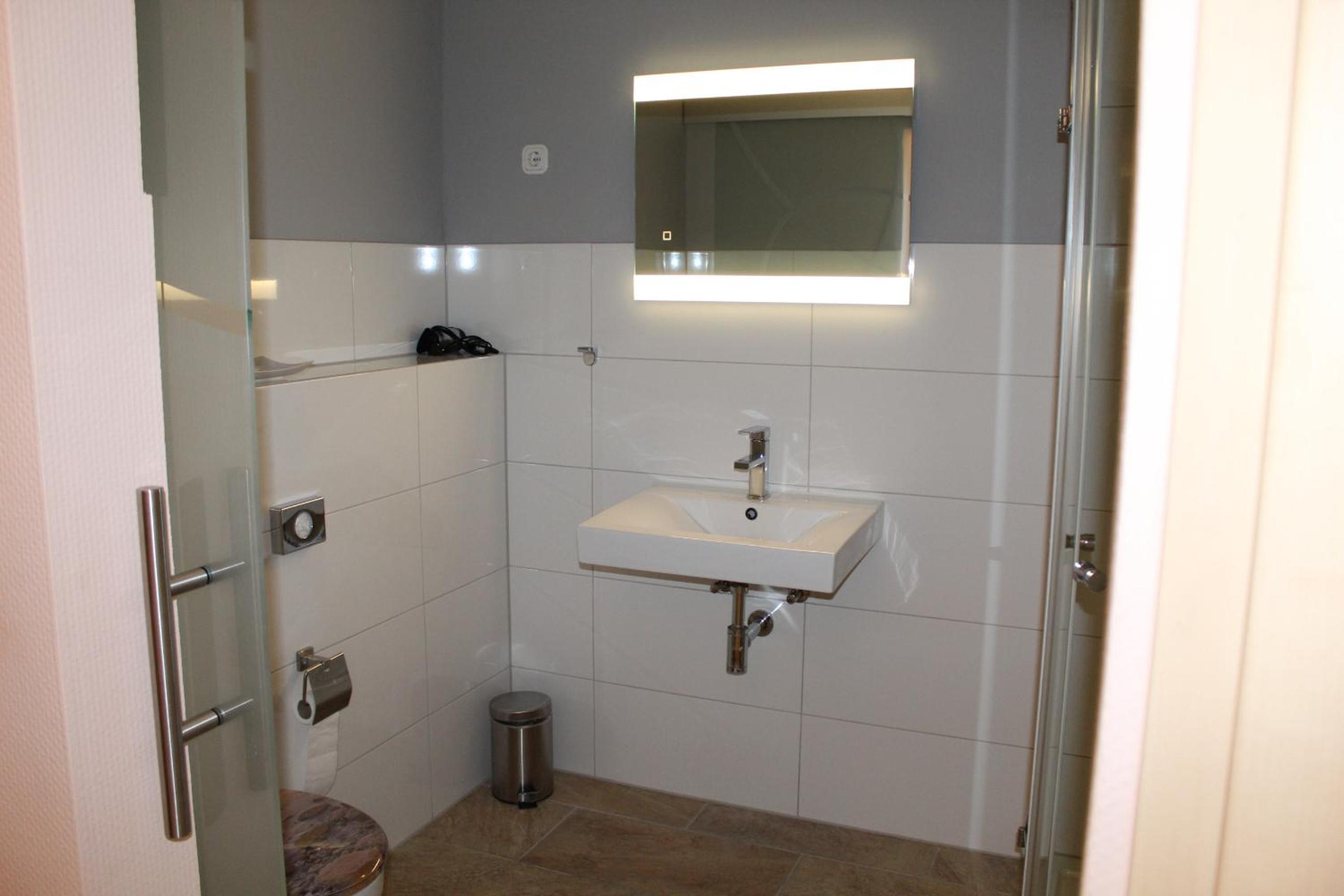 Double or Twin Room - Photo 8