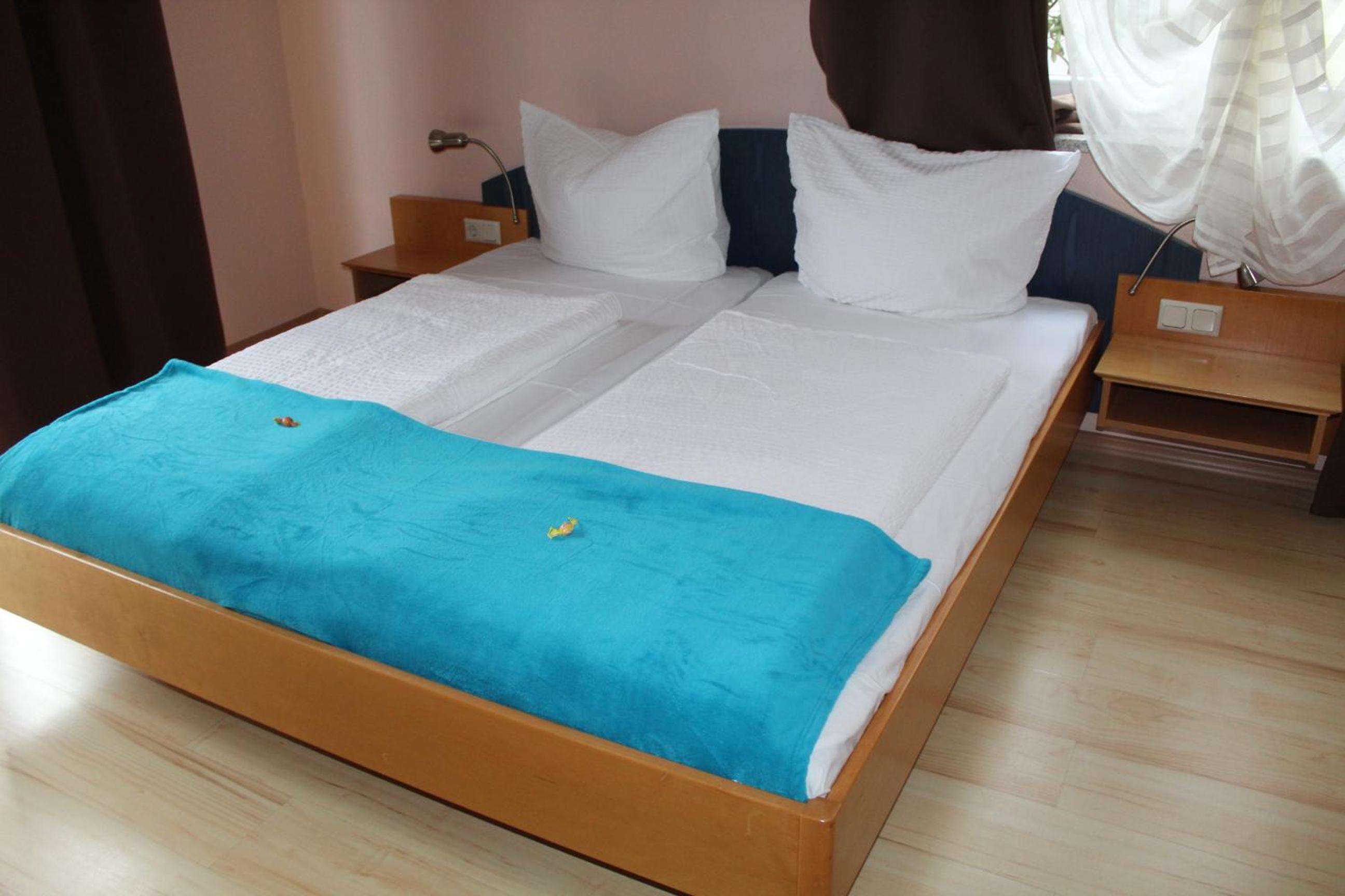 Double or Twin Room - Photo 5