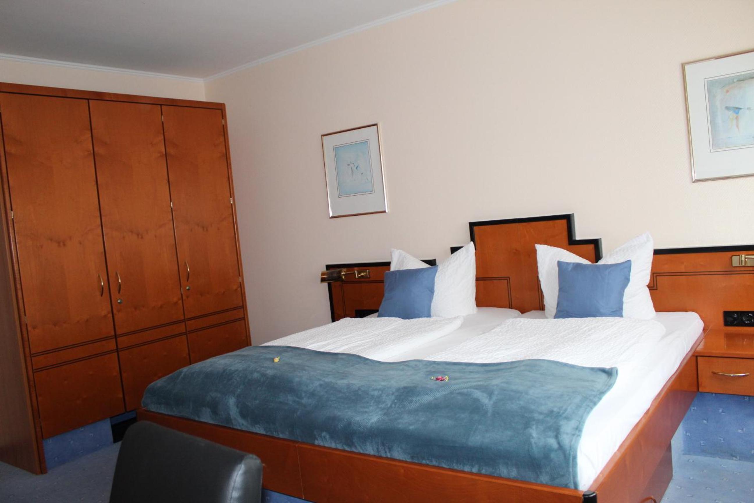 Double or Twin Room - Photo 3