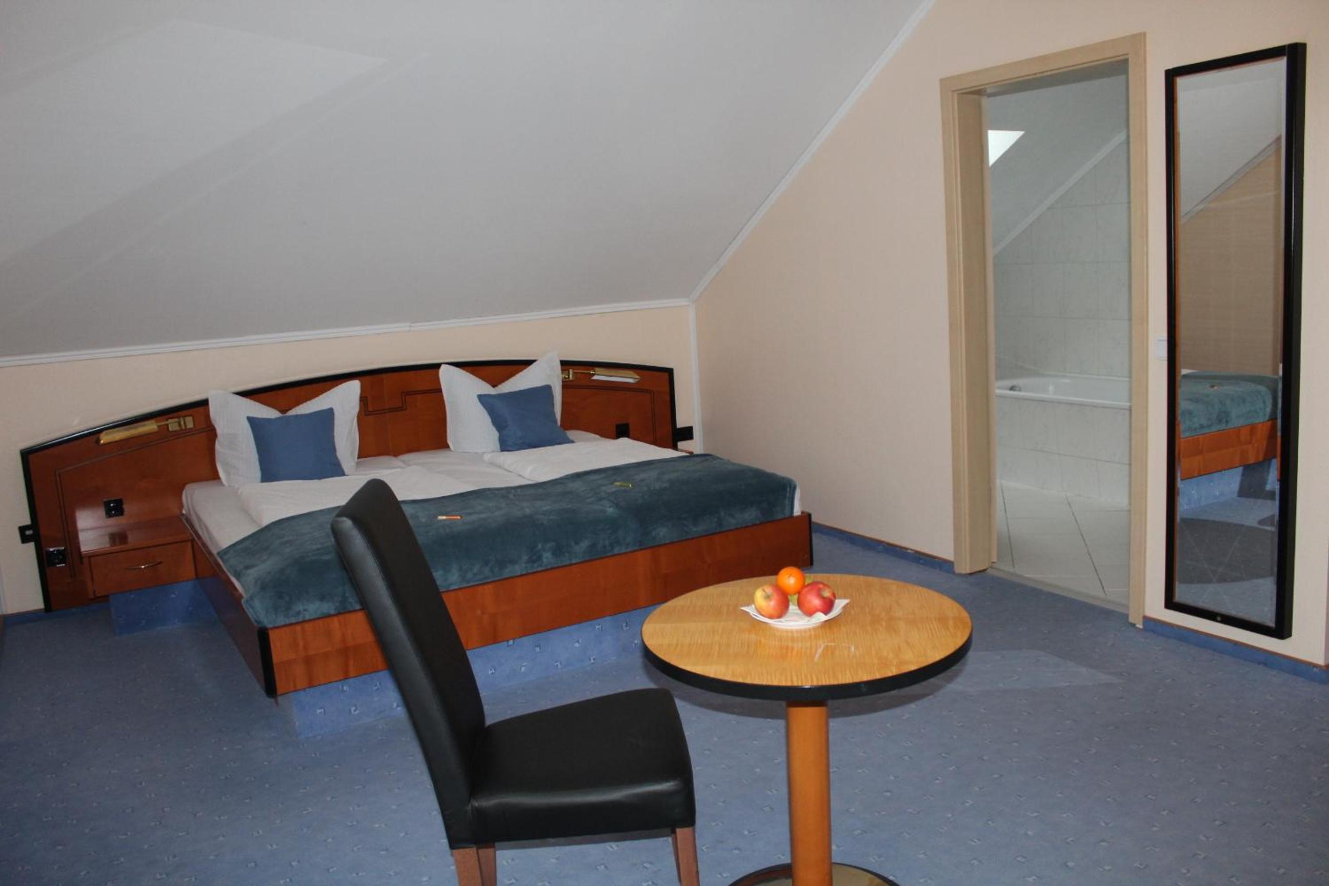 Double or Twin Room - Photo 6