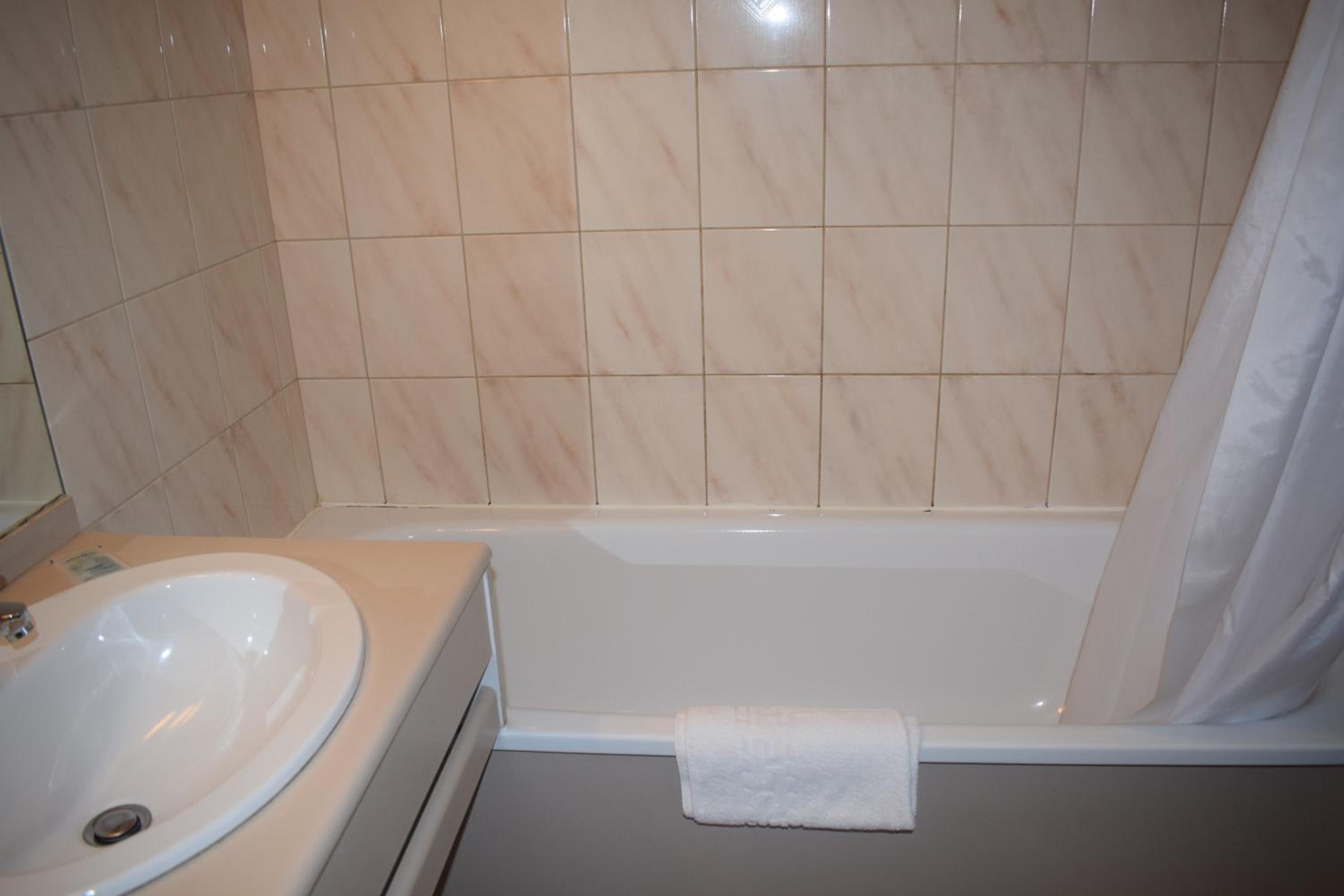 Twin Room - Photo 4