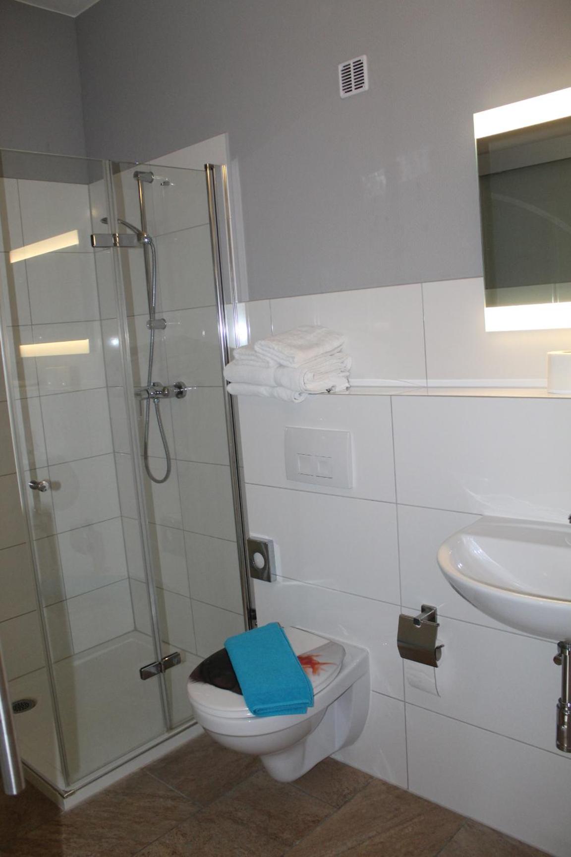 Double or Twin Room - Photo 9