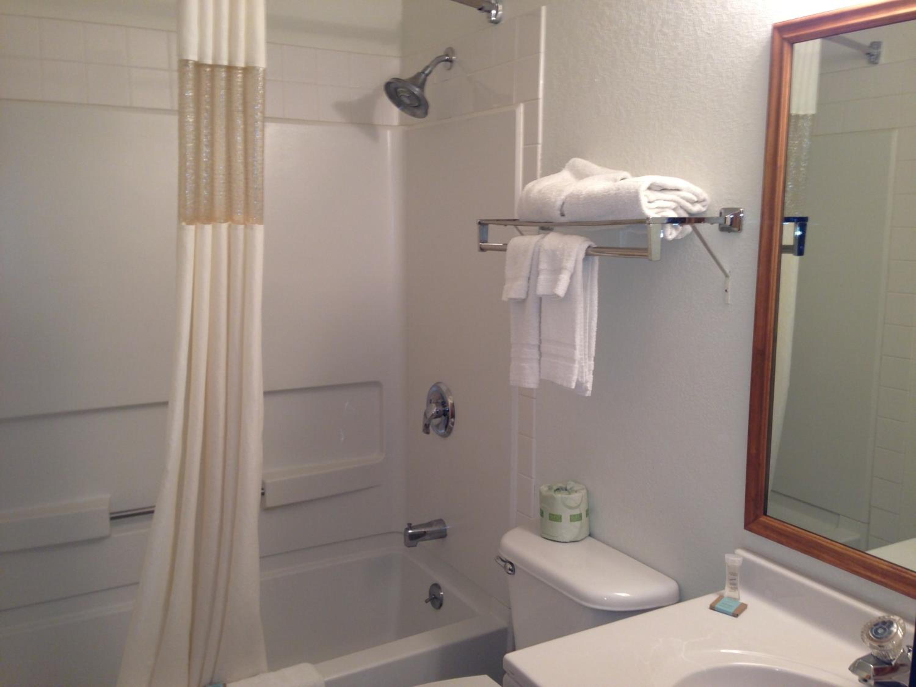 King Room - Non-Smoking - Photo 4