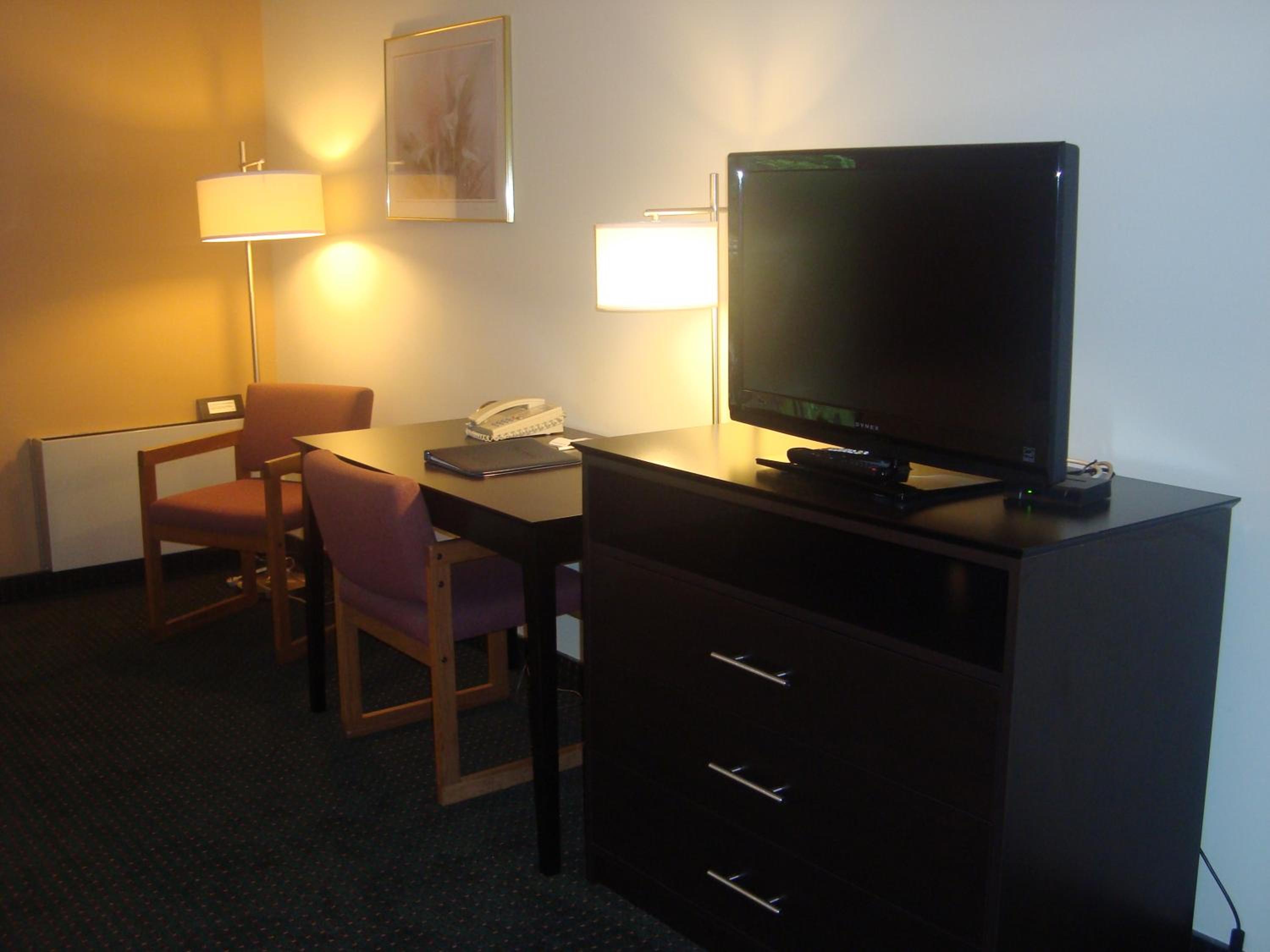 Superior Queen Room with Two Queen Beds - Non-Smoking - Photo 3
