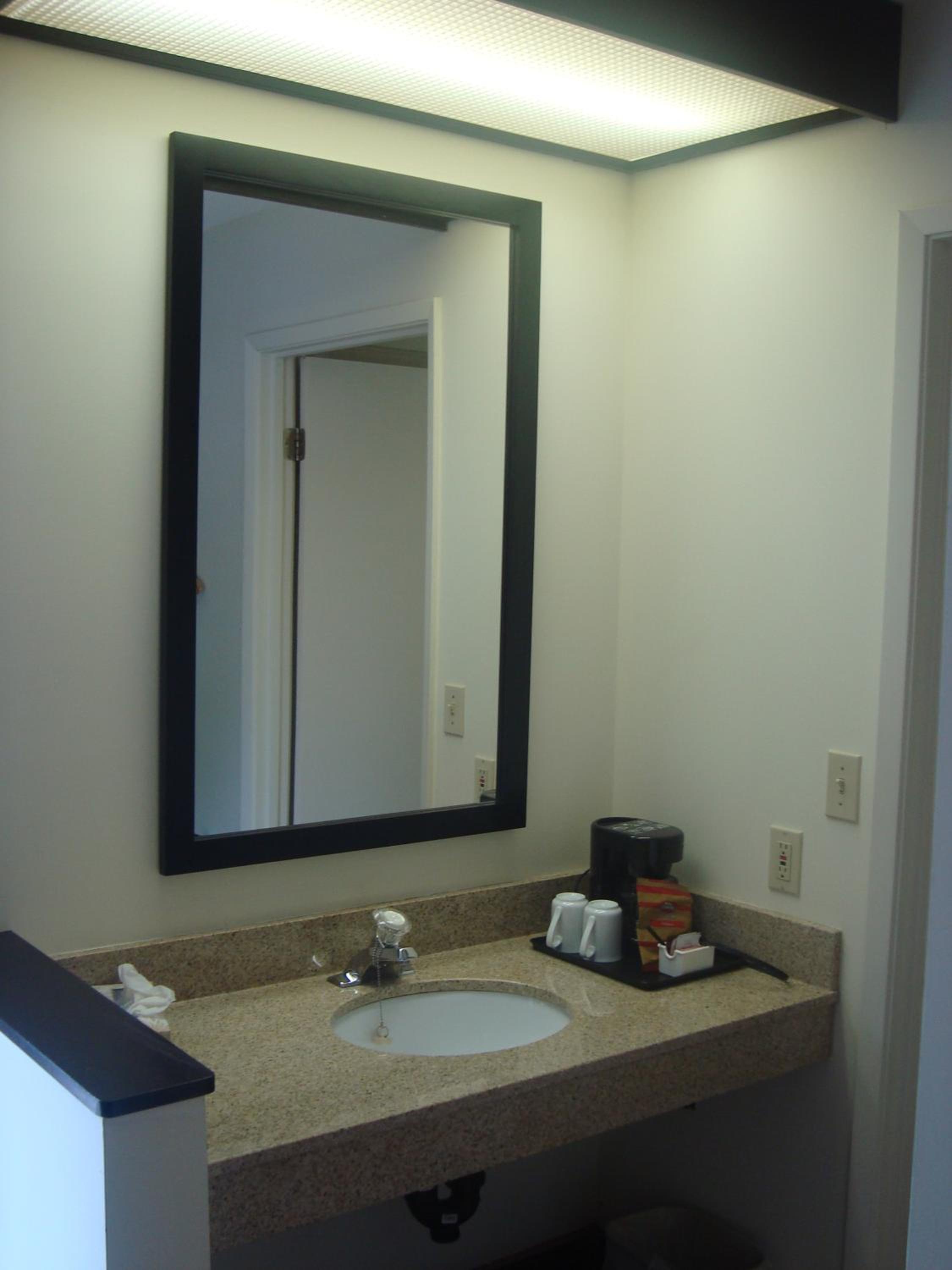 King Room - Non-Smoking - Photo 2