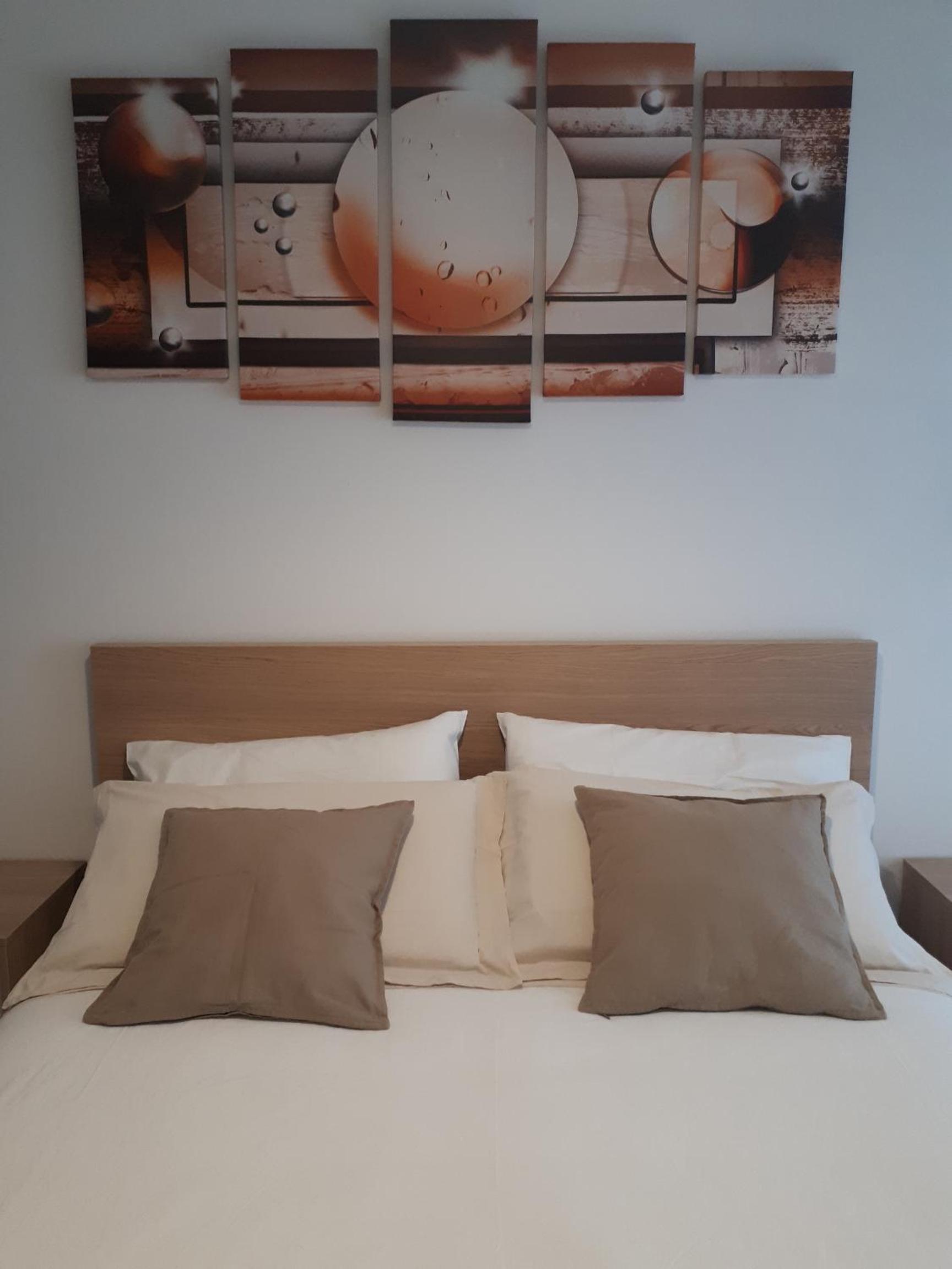 Double Room with Private Bathroom - Photo 11