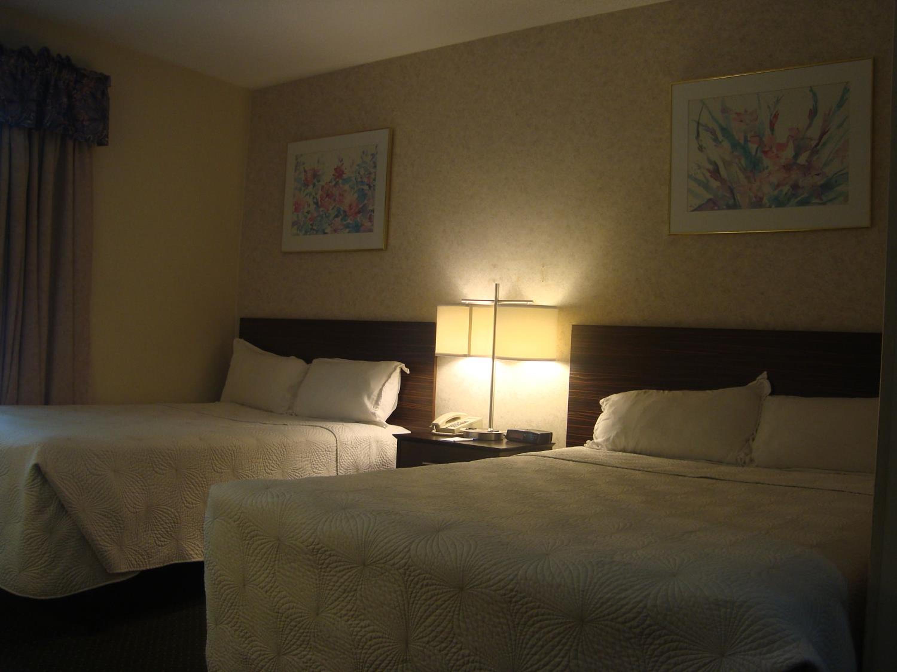 Superior Queen Room with Two Queen Beds - Mobility Accessible/Non-Smoking - Photo 3