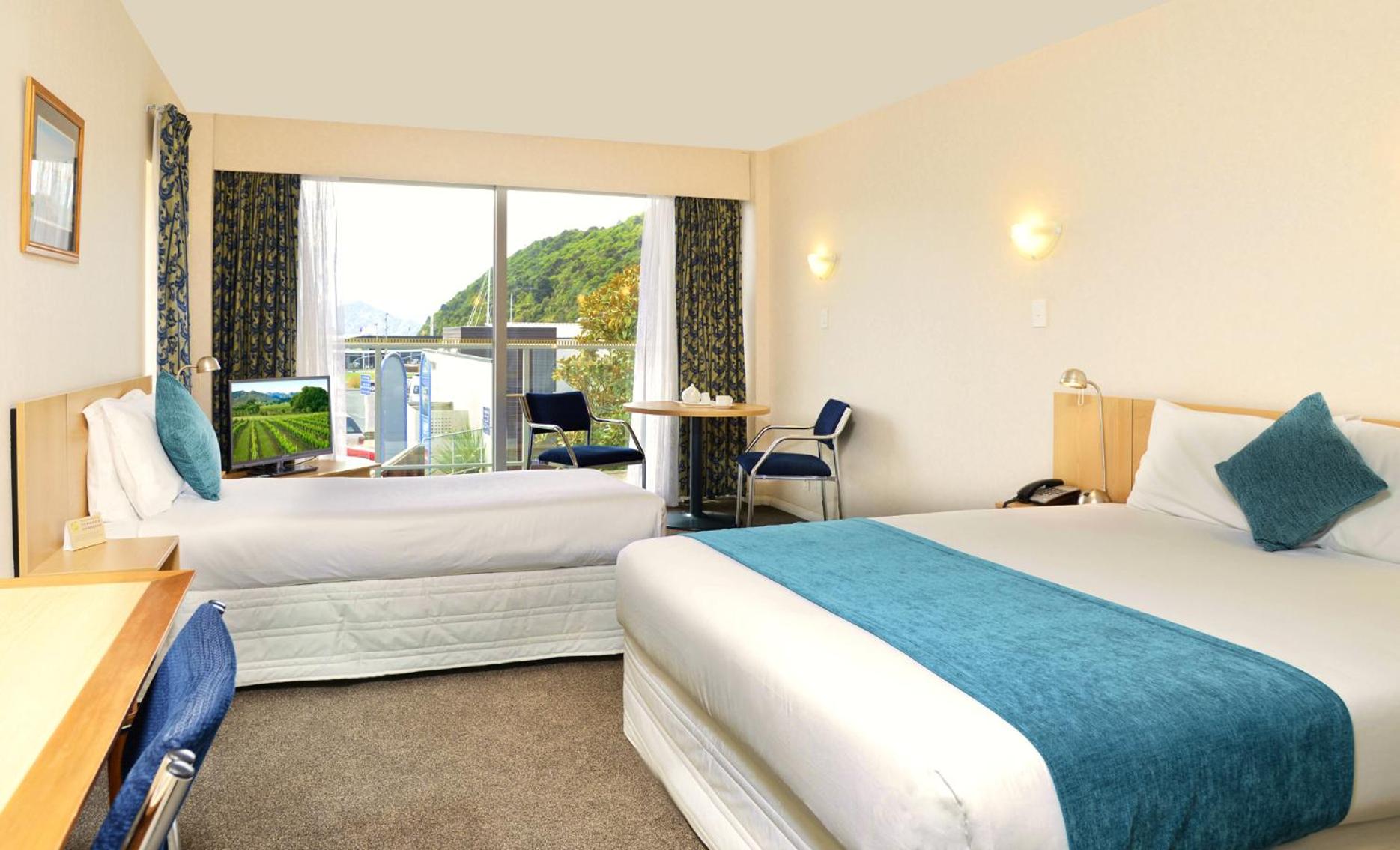 Deluxe Twin Room photo 2