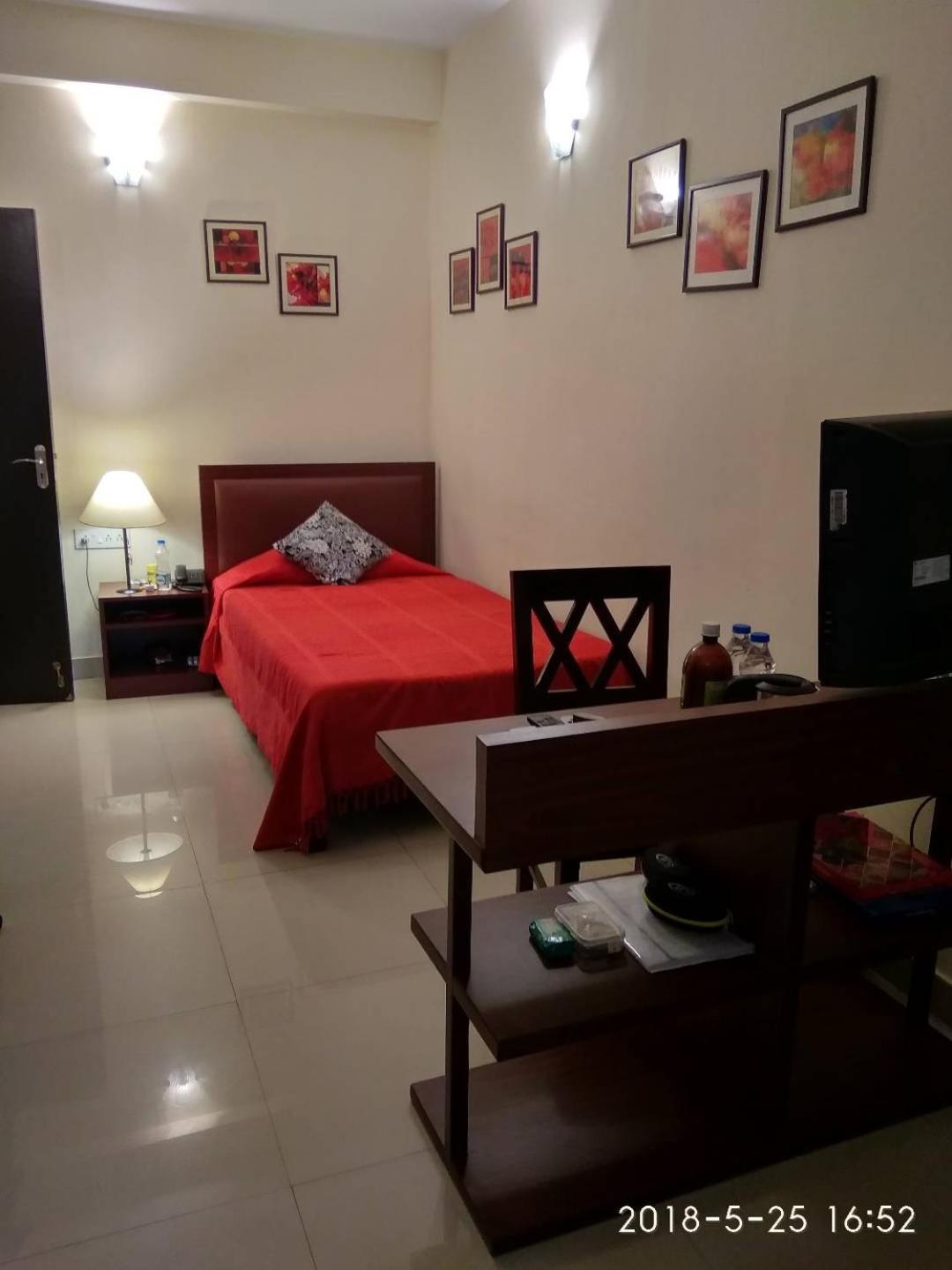 Deluxe Single Room with Balcony photo 2