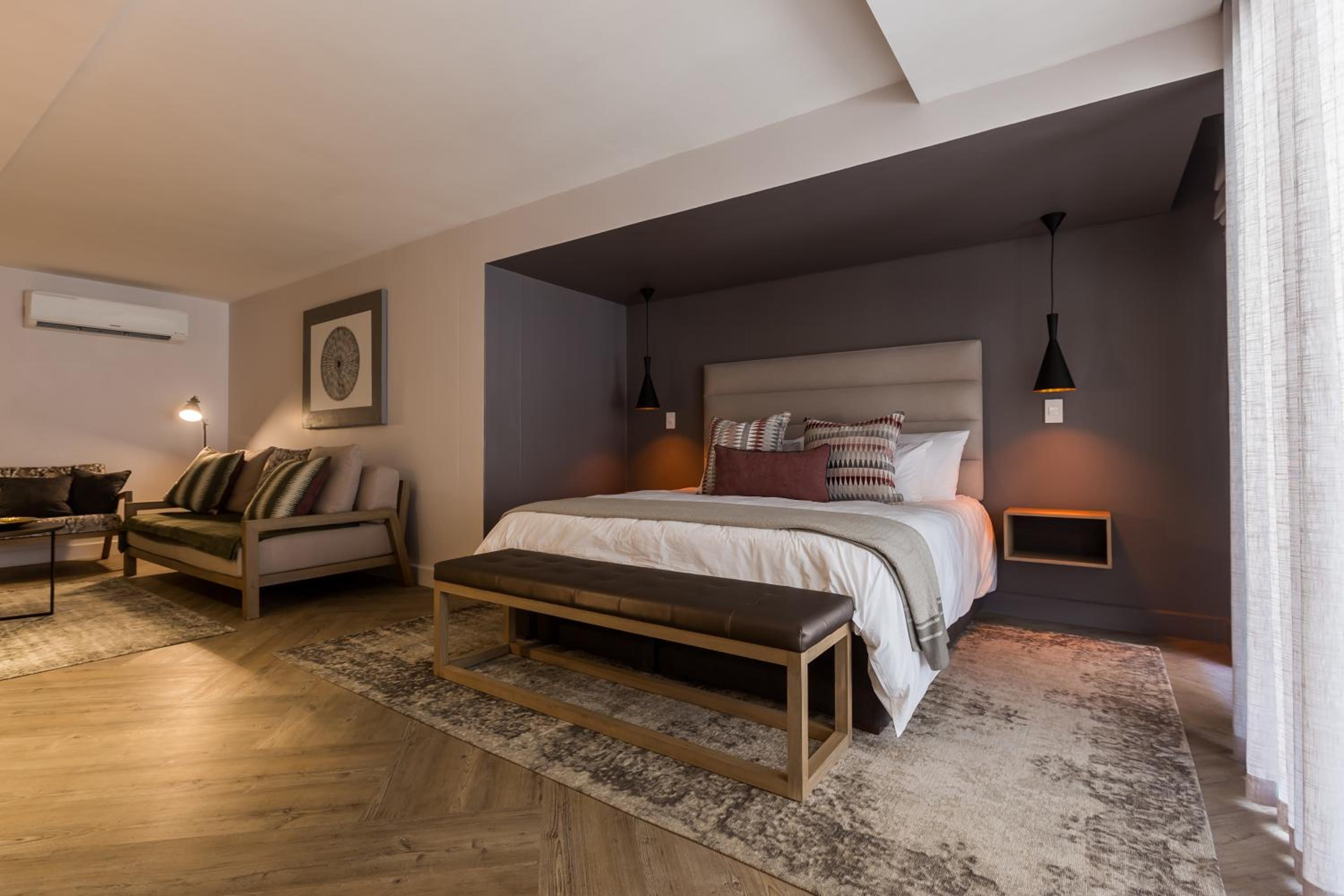 Deluxe King Suite - Photo 9