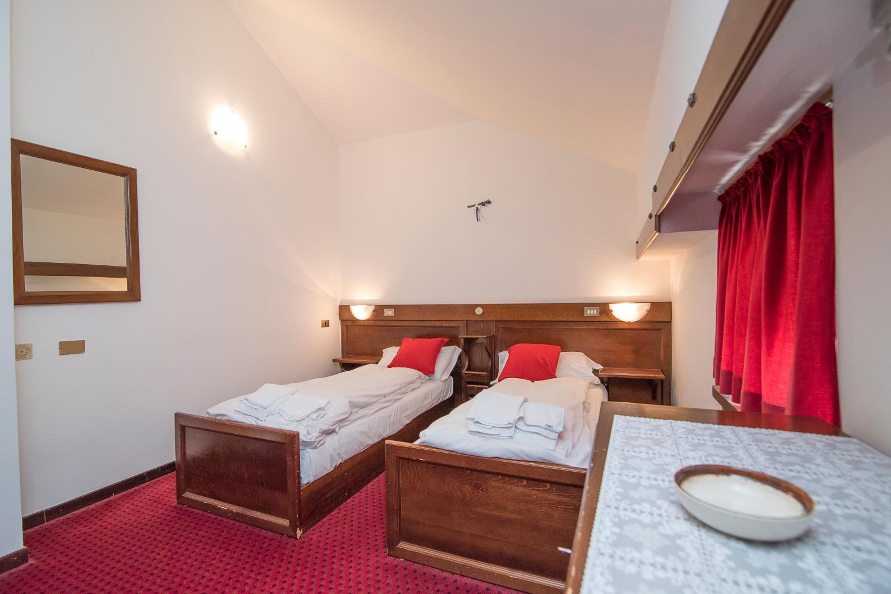 Budget Twin Room photo 3