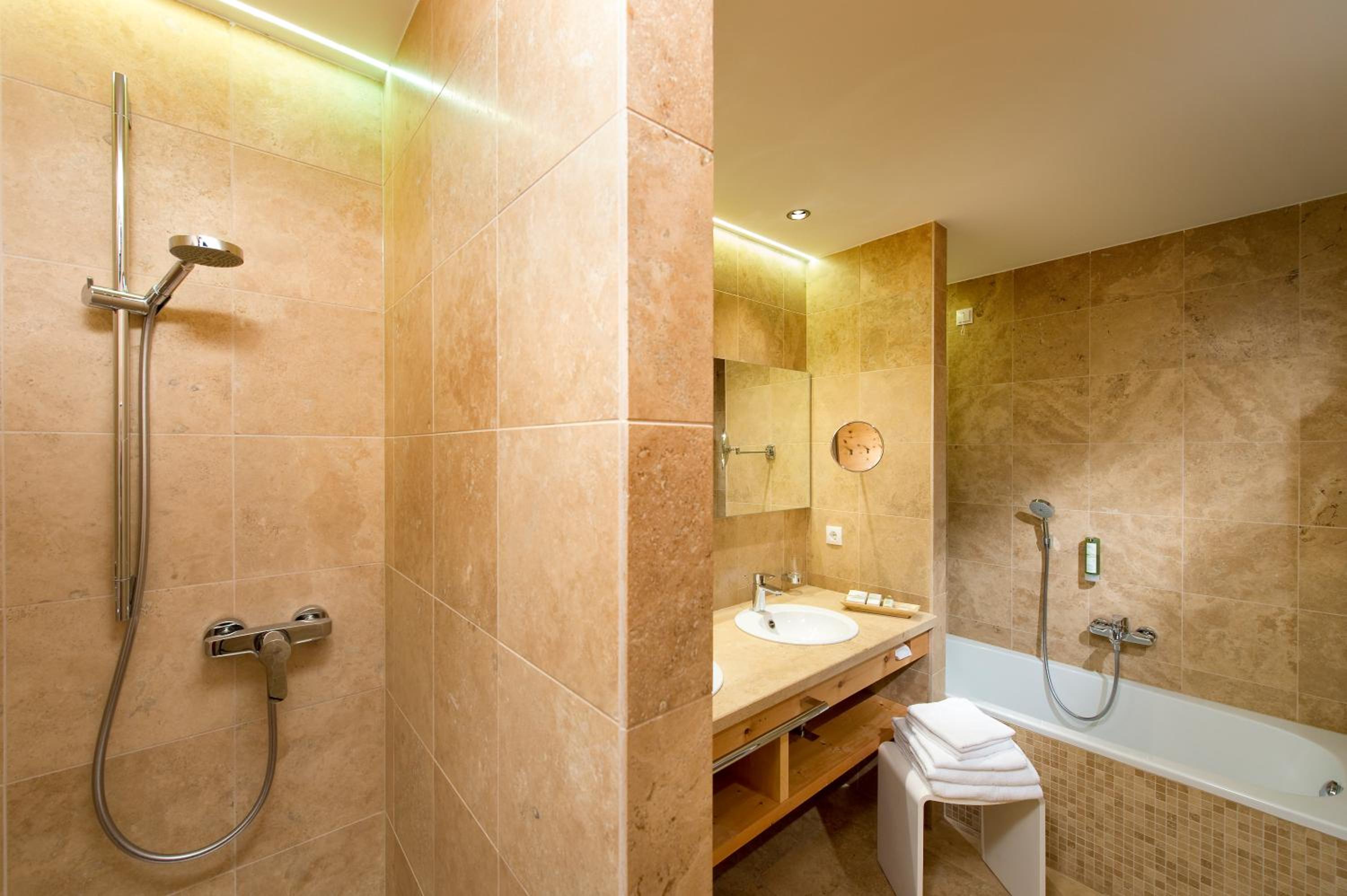 Suite - Photo 2