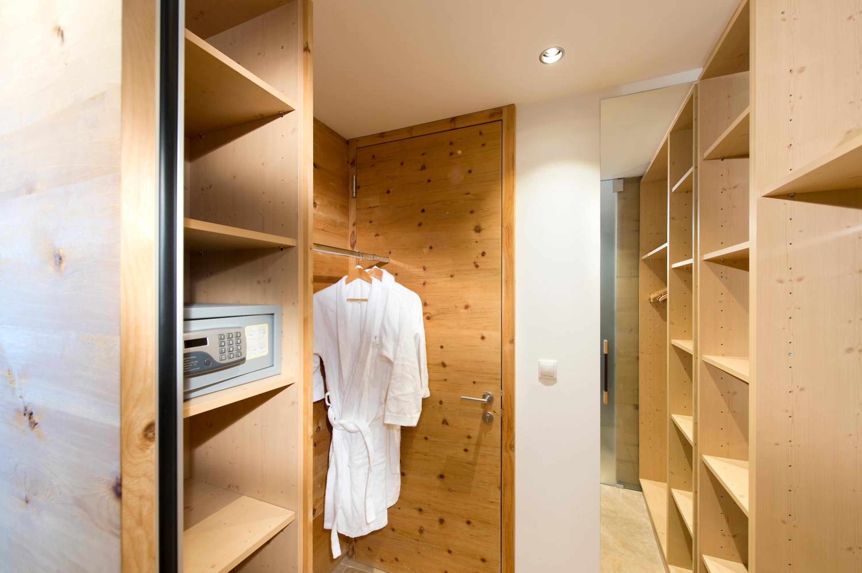 Suite - Photo 6