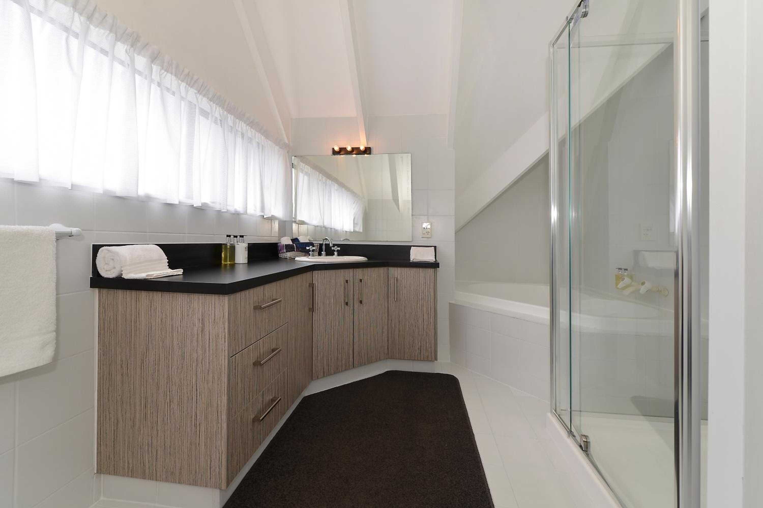 Three-Bedroom Apartment - Photo 6