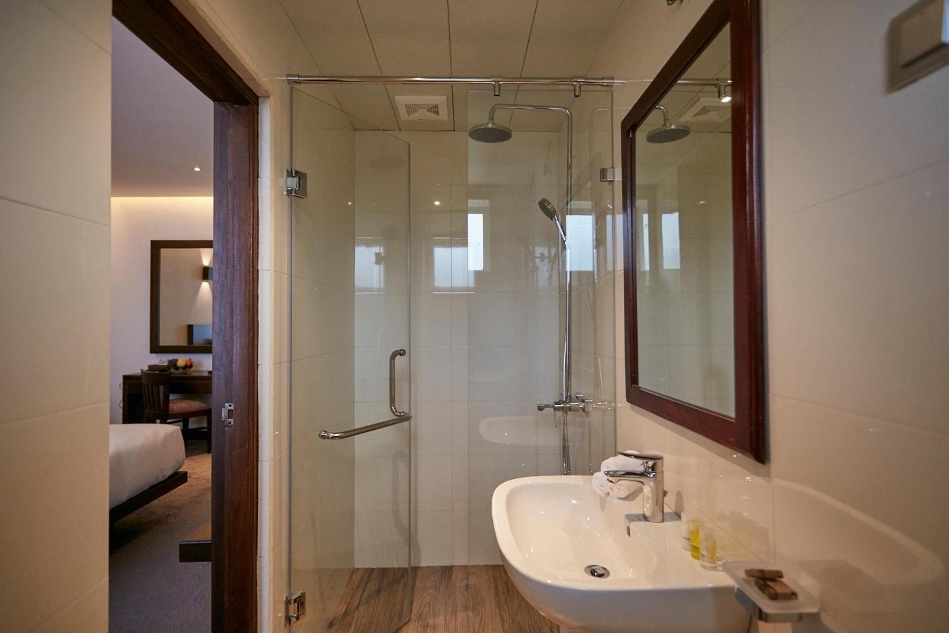 Deluxe Double or Twin Room - Photo 6