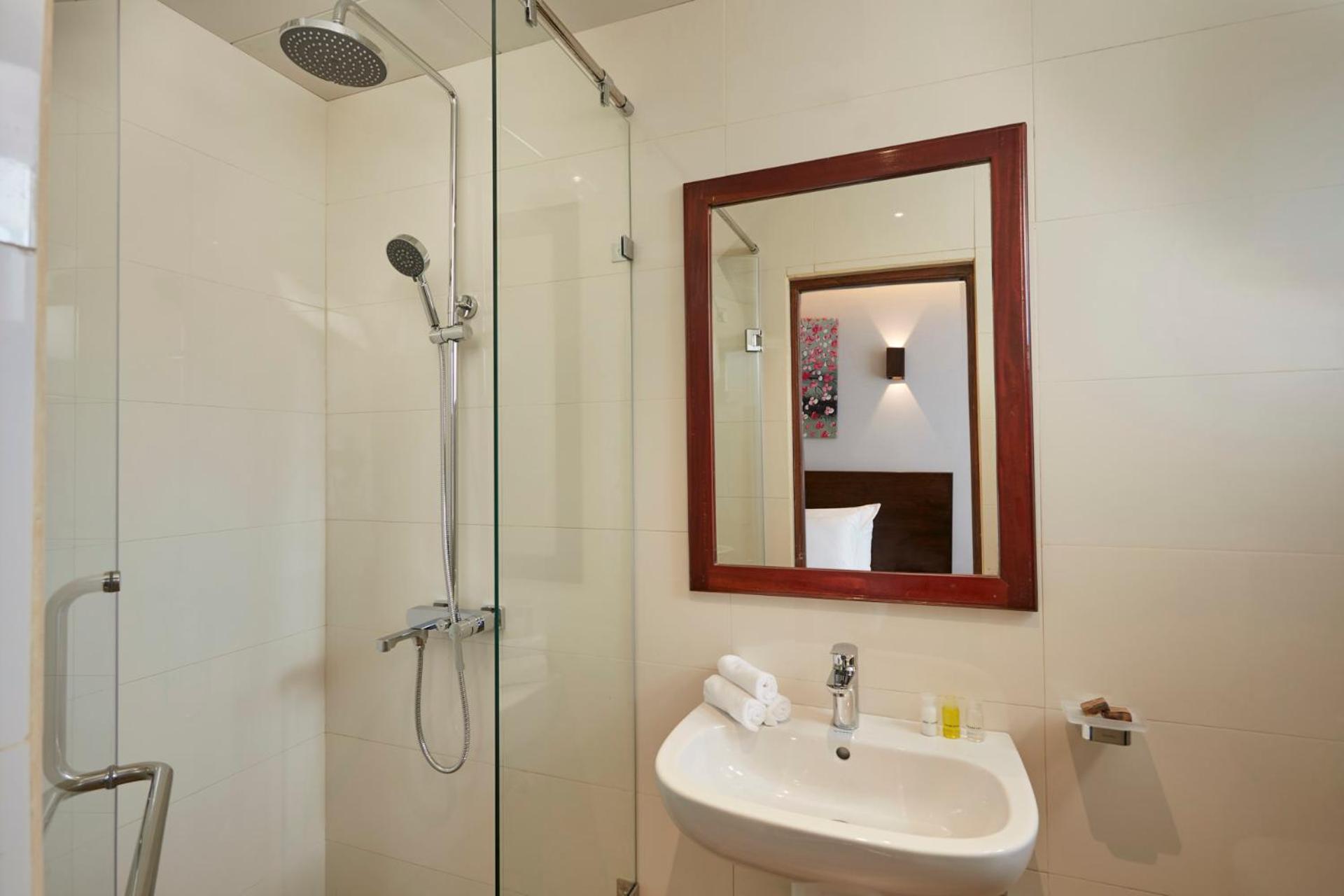 Deluxe Double or Twin Room - Photo 10