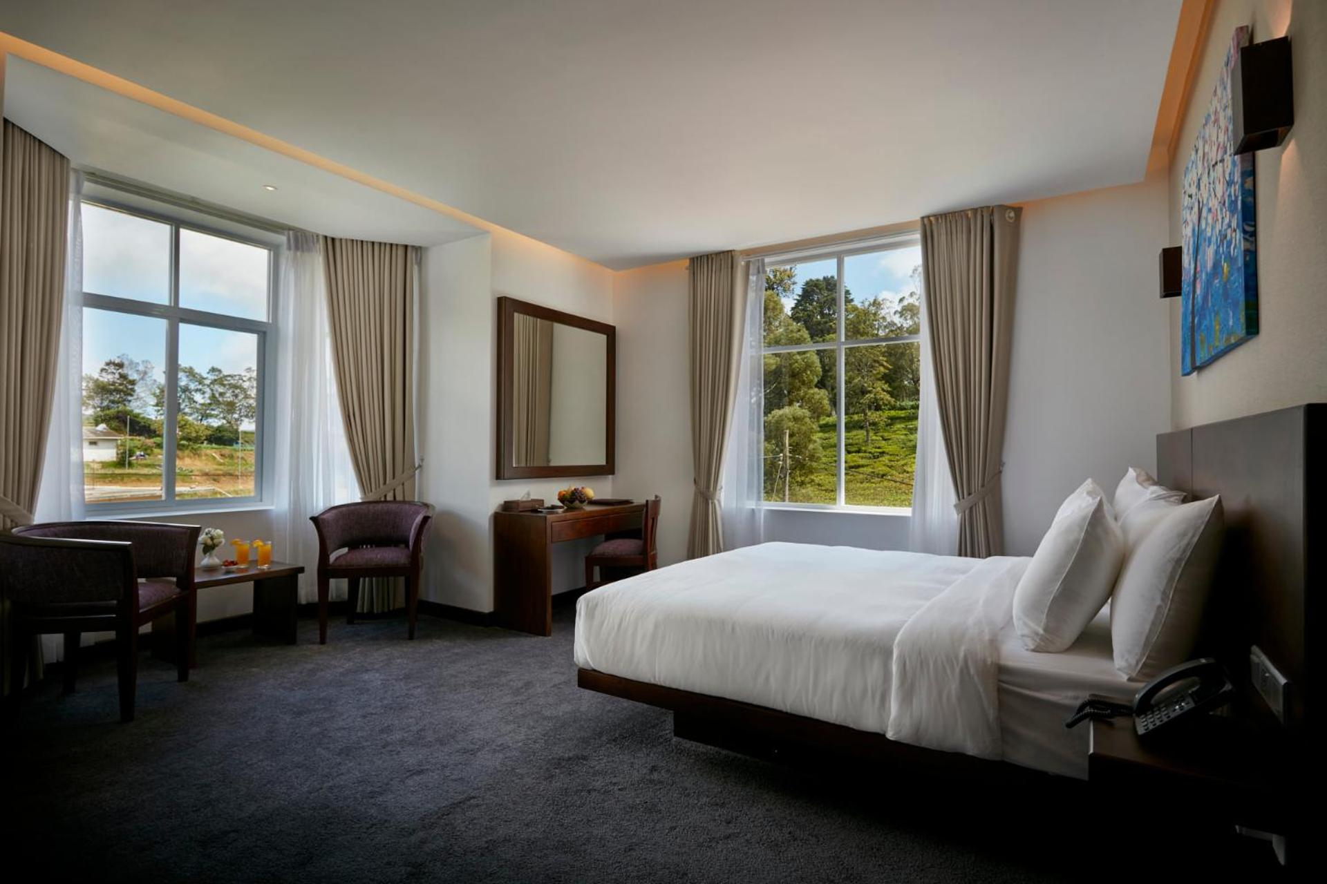Corner Luxury Room with Mountain and Estate View photo 1