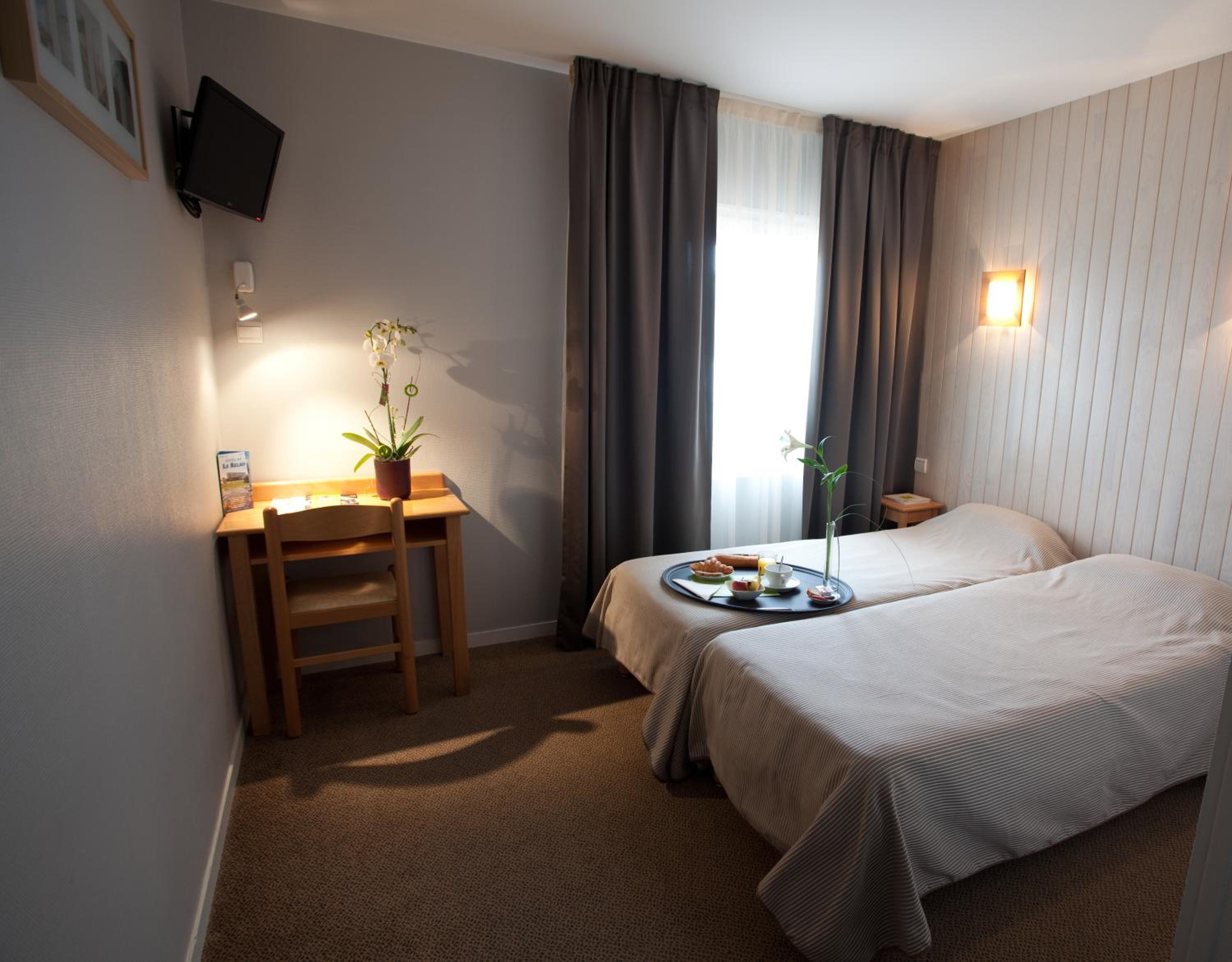Twin Room - Photo 3