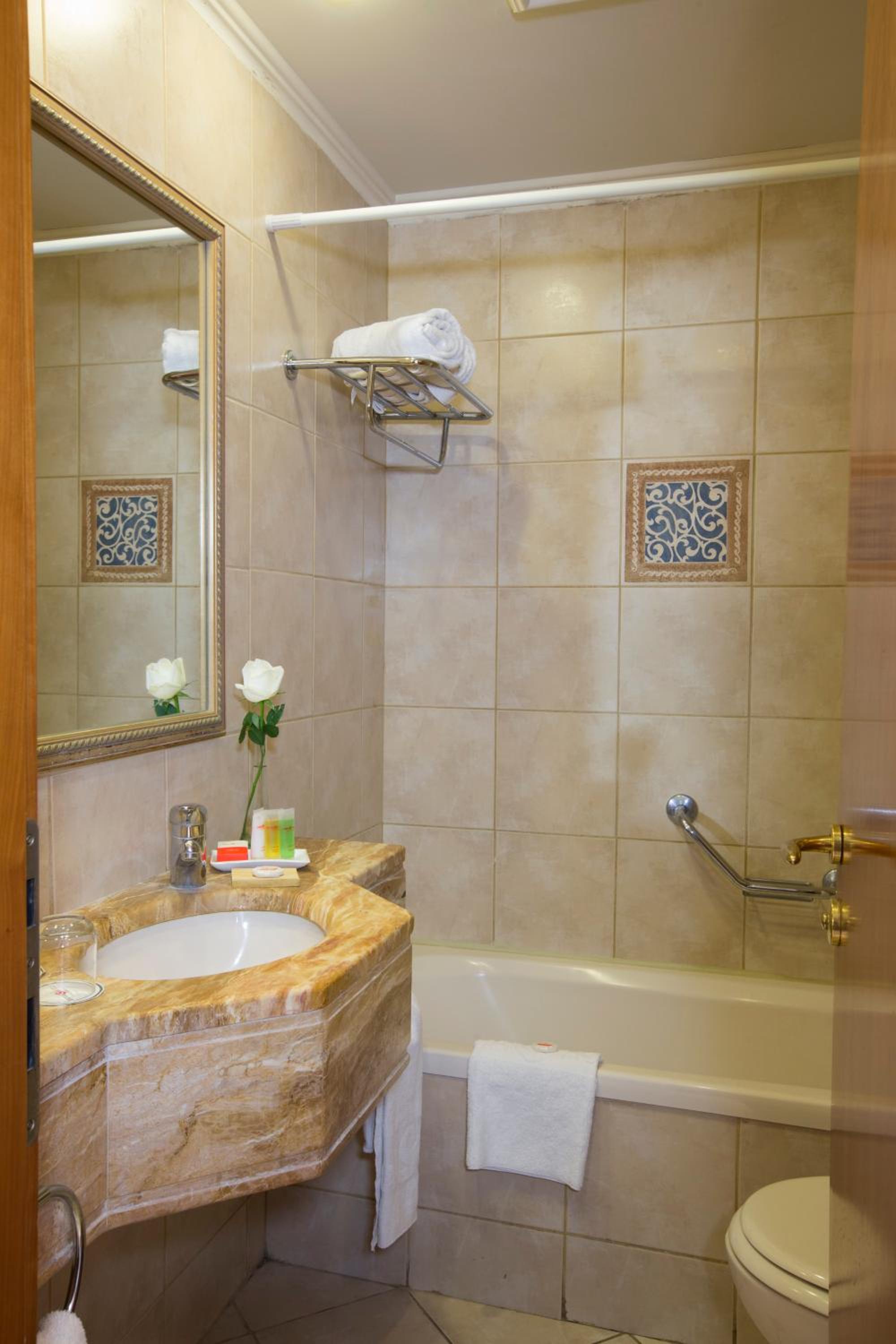 Deluxe Twin Room - Photo 2