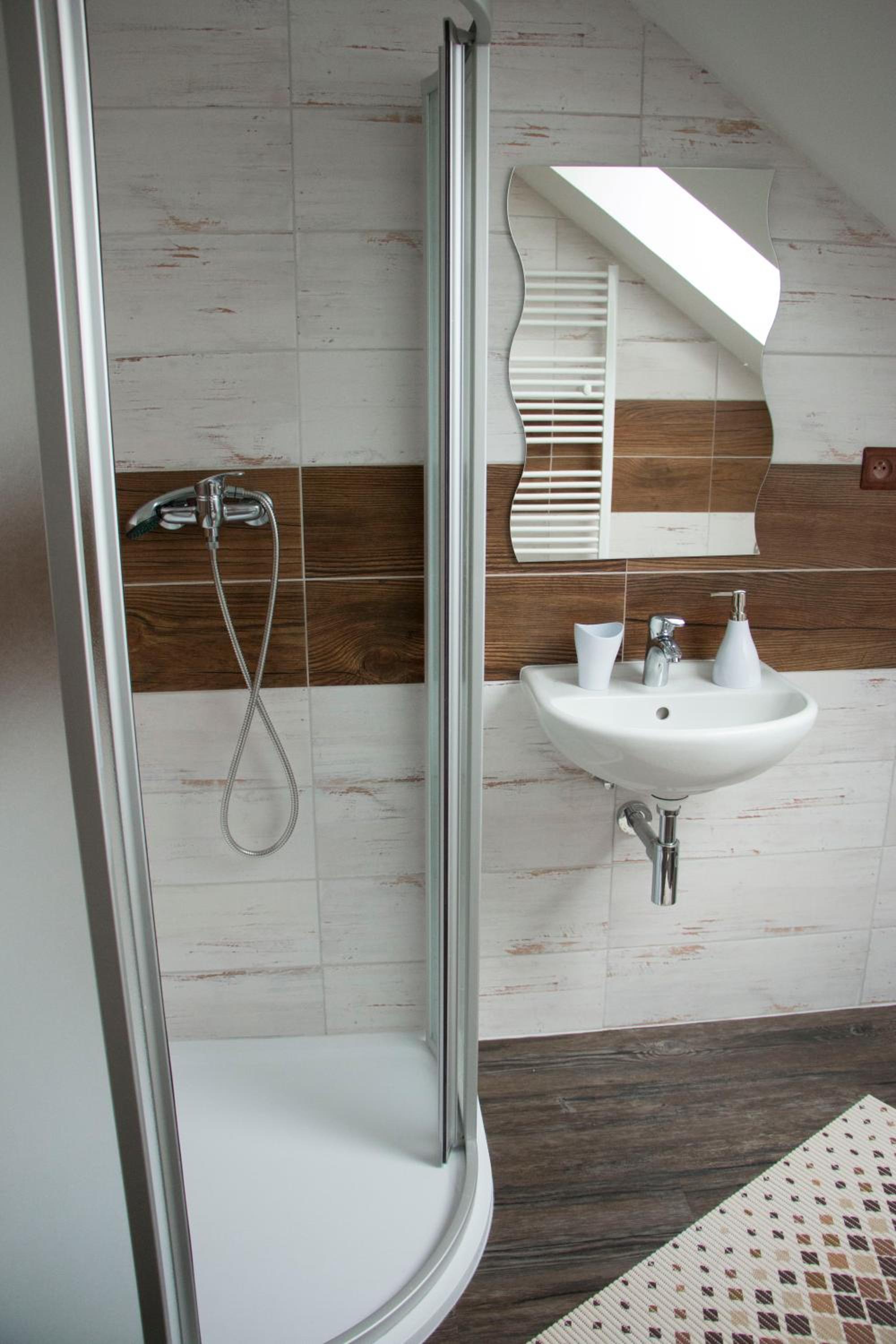 Deluxe Double Room with Shower photo 3