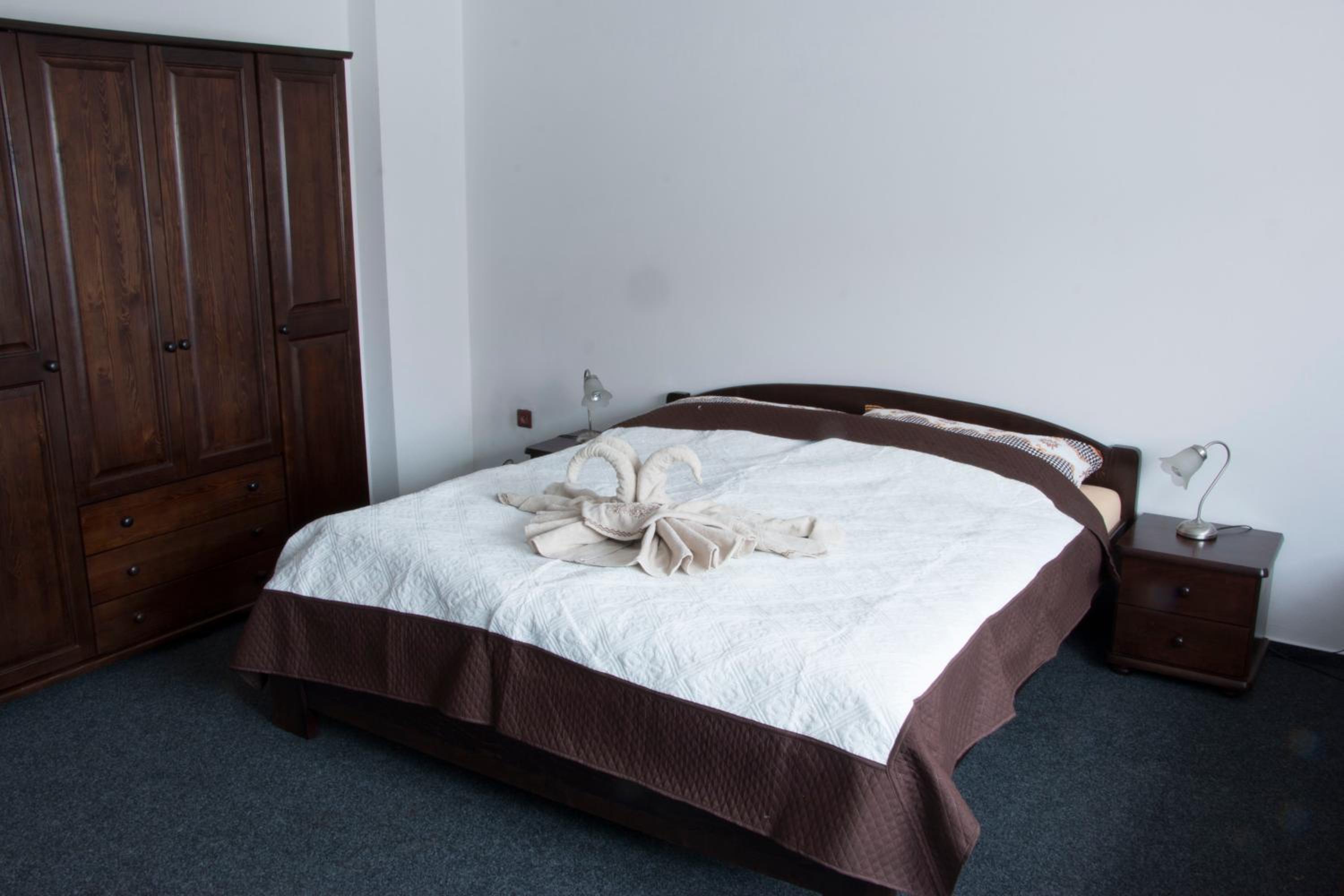 Deluxe Double Room (2 Adults + 1 Child) photo 2
