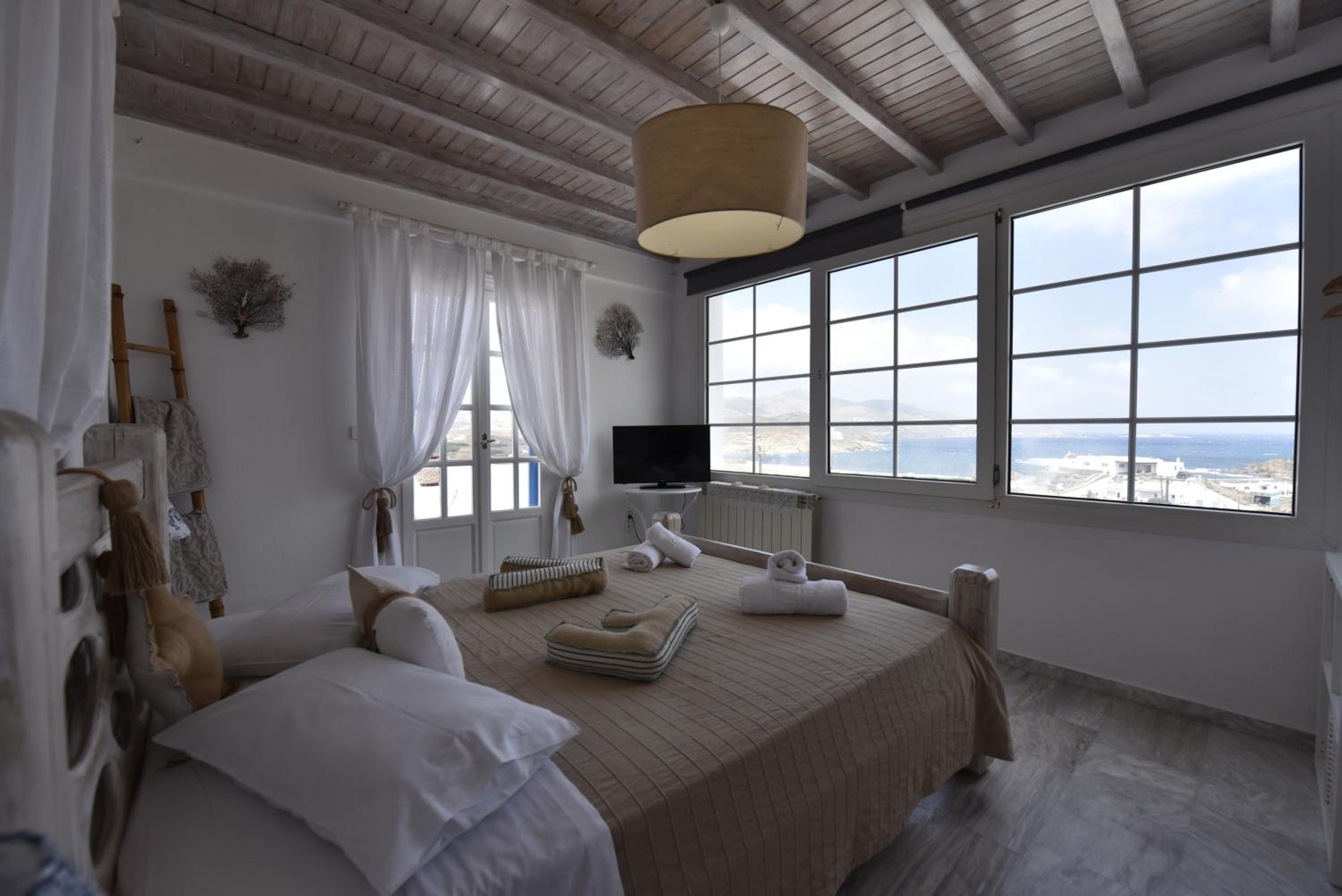 Two-Bedroom Apartment with Sea View (5 Adults)